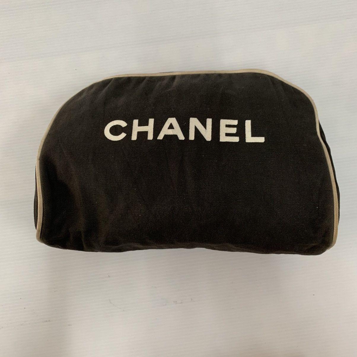 Vintage Chanel Vintage Clutch Makeup Bag Size ONE SIZE - 3 Thumbnail