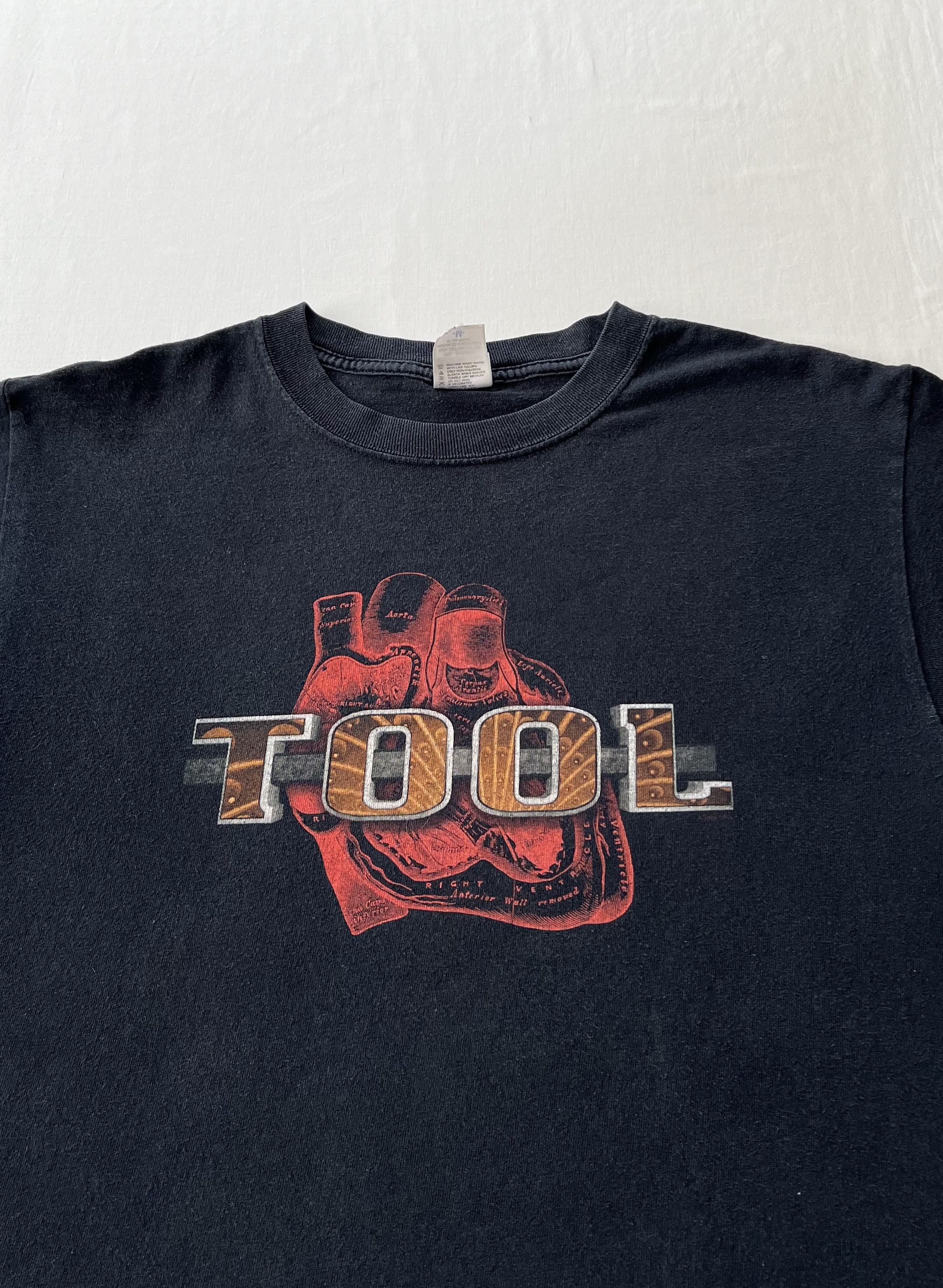 Band Tees Vintage 2004 Tool Undertow Heart Anatomy Black T-shirt Size US M / EU 48-50 / 2 - 4 Thumbnail
