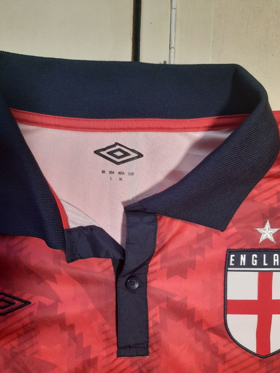 Umbro Umbro England St Georges Flag Jersey 2018 Size US L / EU 52-54 / 3 - 7 Thumbnail