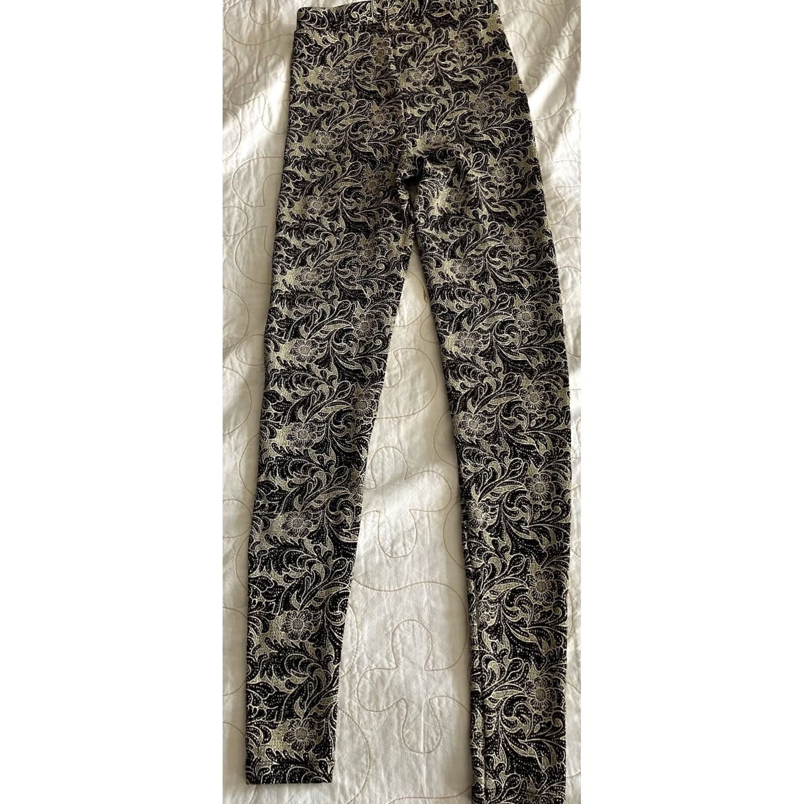 Topshop Topshop Black Gold 3D Floral Leggings Women Size 4 28L Ankle Casual Flower Stretch Polyester Blend Size 27" / US 4 / IT 40 - 3 Thumbnail