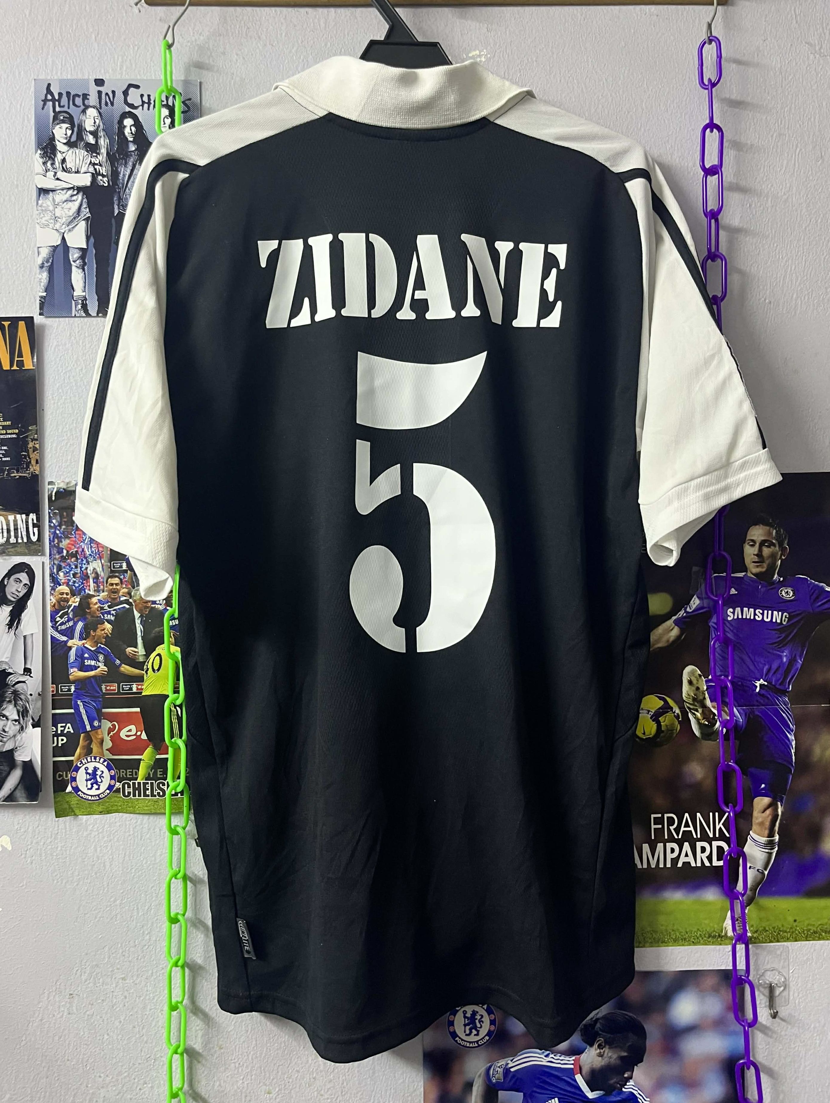 Other Jersey Real Madrid 2001 - 02 Away Shirt Original Kit Zidane Size US M / EU 48-50 / 2 - 2 Thumbnail