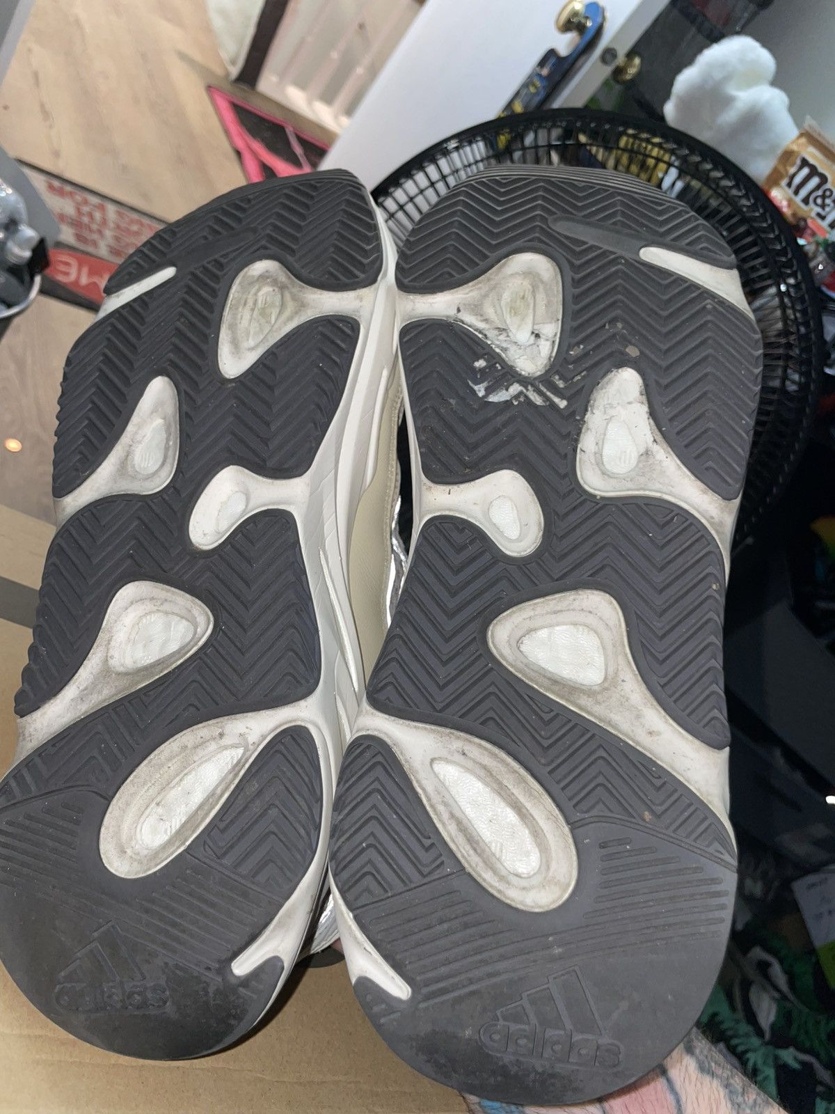 Yeezy Yeezy boost 700 v2 cream Size US 11.5 / EU 44-45 - 8 Thumbnail