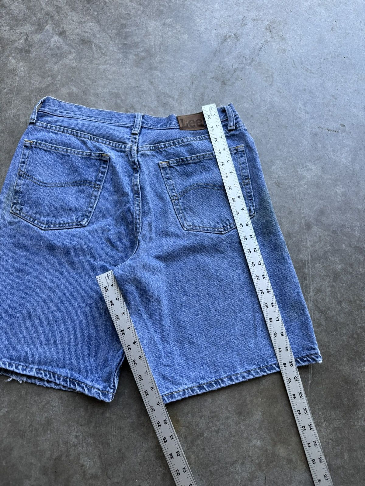 Lee Vintage 90’s/00’s Lee Light Wash Baggy Denim Jean Shorts Size US 32 / EU 48 - 4 Thumbnail