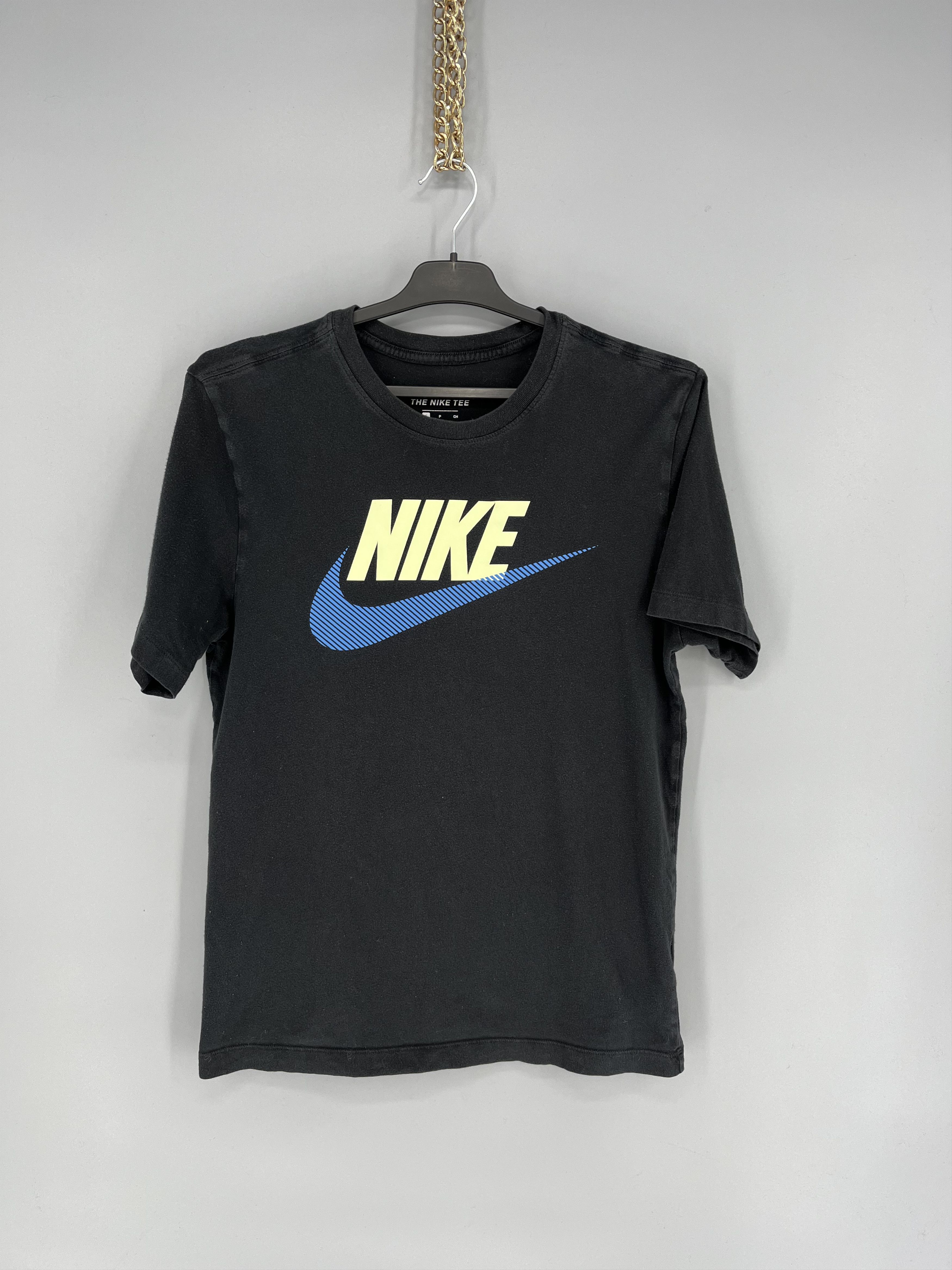 Nike Vintage Y2K Nike Center Swoosh Logo T-Shirt Size US S / EU 44-46 / 1 - 1 Thumbnail