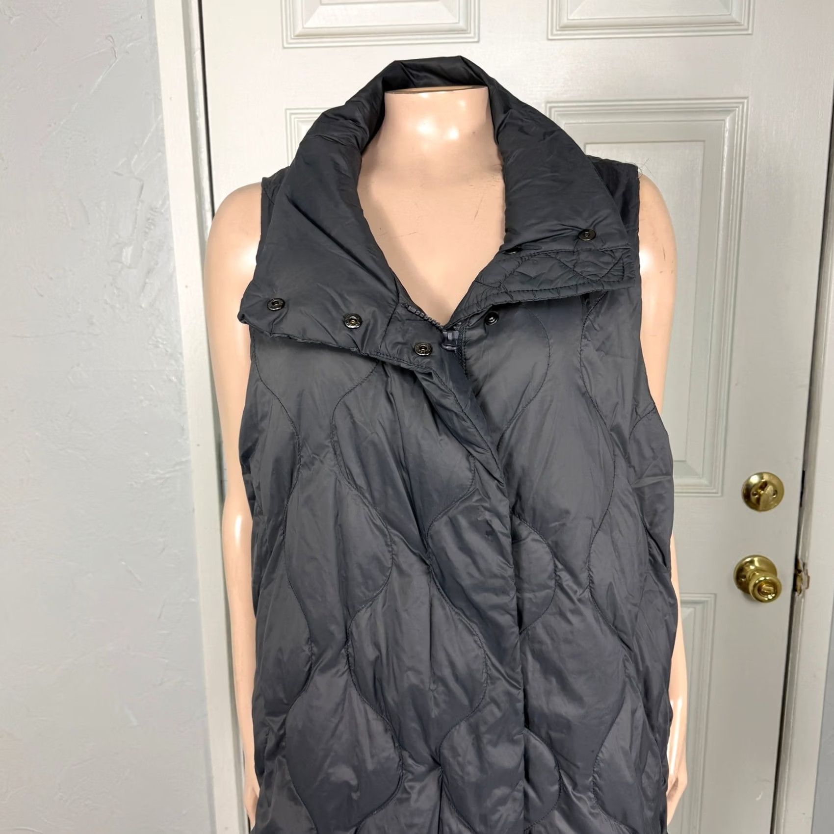 Lululemon Final Output: Lululemon Down Quilted Womens Jacket Vest Large Puffer Coat Full zip Gray Vv21 Size L / US 10 / IT 46 - 2 Thumbnail