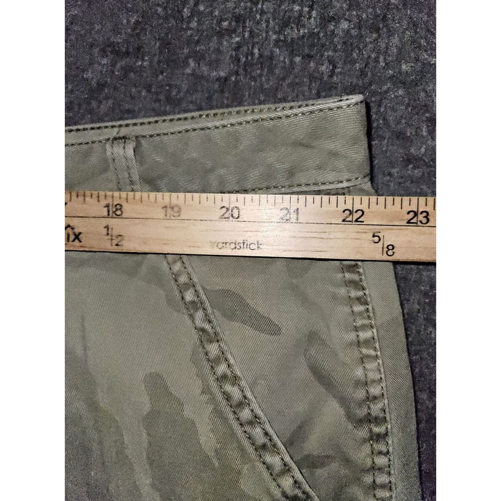 Wrangler VINTAGE Wrangler Camo Cargo Shorts 44 Green High Rise Men Cargo Pocket Regular Inseam 9 in Mens Size US 44 / EU 60 - 2 Thumbnail