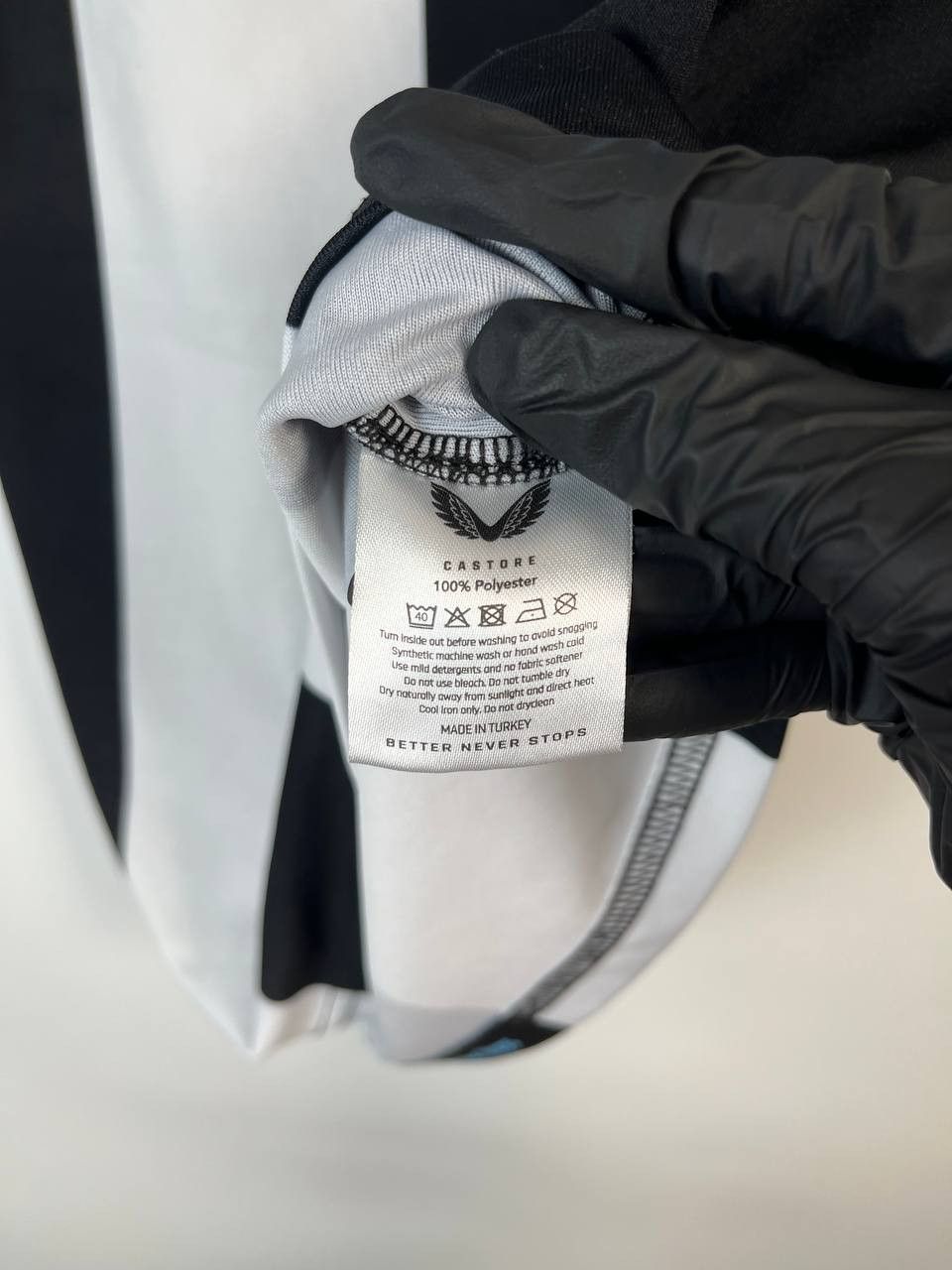 Castore NEWCASTLE UNITED 2021 2022 HOME СASTORE JERSEY SIZE S Size US S / EU 44-46 / 1 - 4 Thumbnail