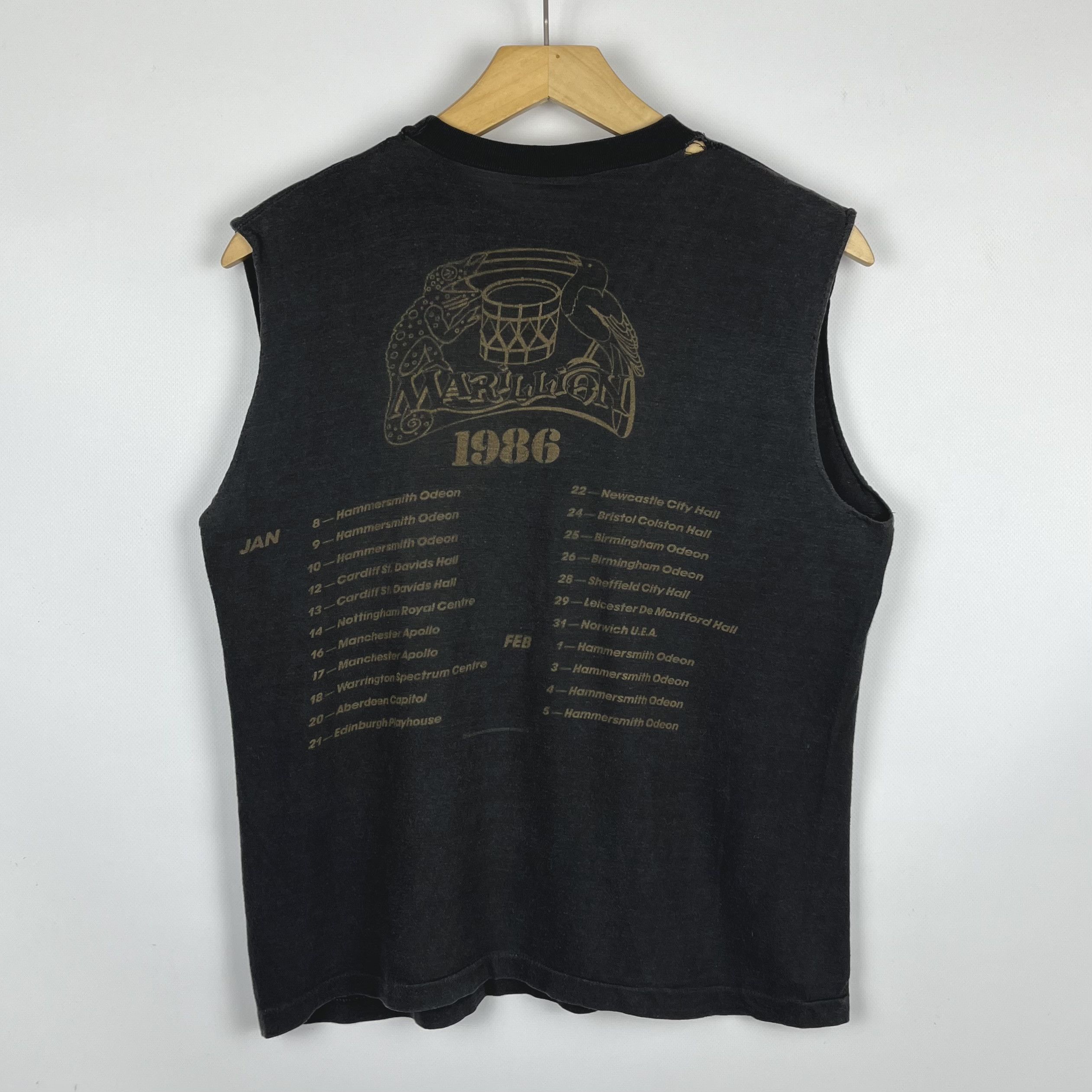Band Tees Vintage Marillion Tour Rock Band Cropped T Shirt 1986 Size US M / EU 48-50 / 2 - 14 Thumbnail
