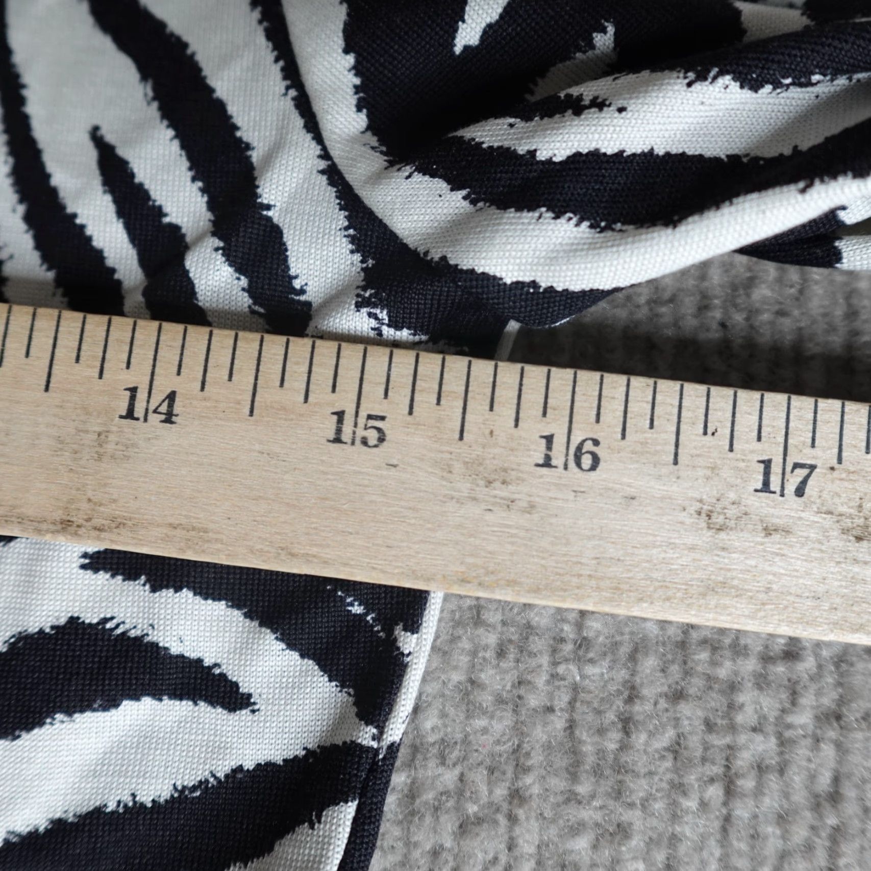 Diane von Furstenberg Diane von Furstenberg Dress 10 Black Zebra 100% Silk Surplice NEW D3266001U6 Size L / US 10 / IT 46 - 7 Thumbnail