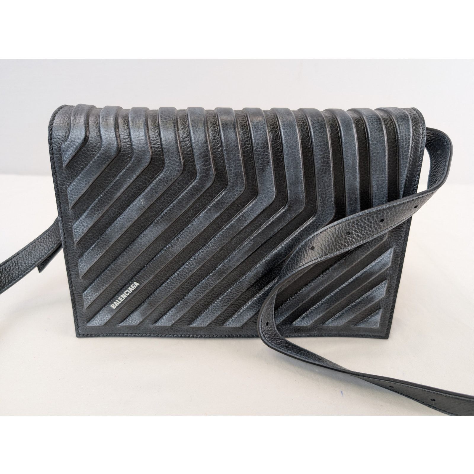 Balenciaga o1rshd1 Size: OS / Car Flap Bag with Strap Black/ White Dirt Size ONE SIZE - 7 Thumbnail