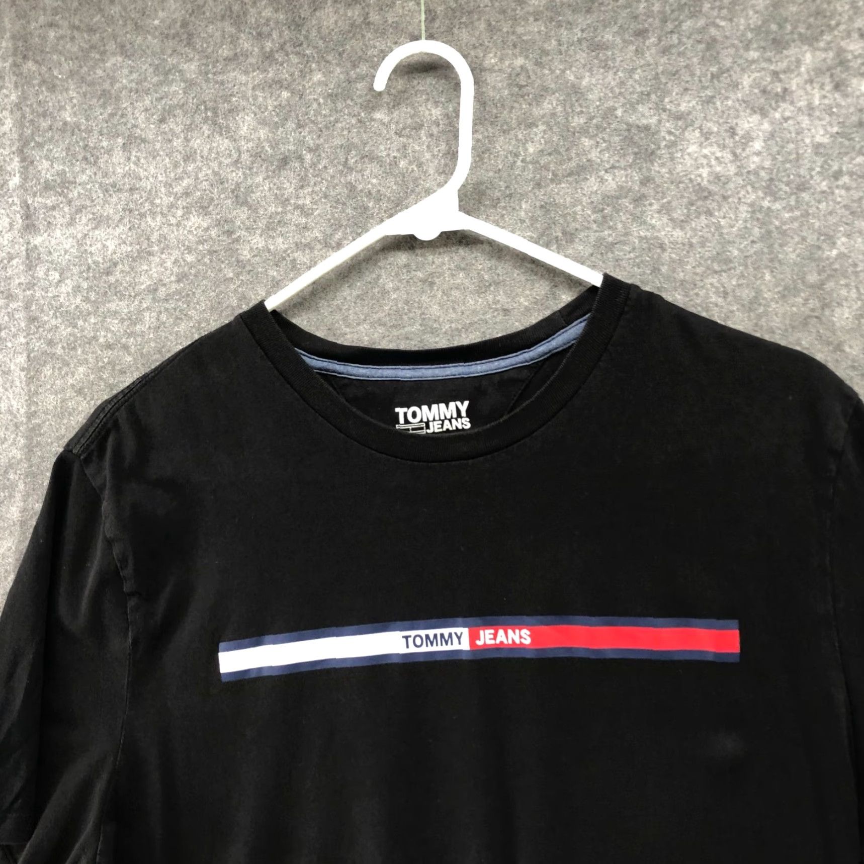 Logo 7 Tommy Jeans Regular Fit Graphic T-Shirt Mens L Black Logo Print Crewneck Cotton Shirt Size US L / EU 52-54 / 3 - 7 Thumbnail