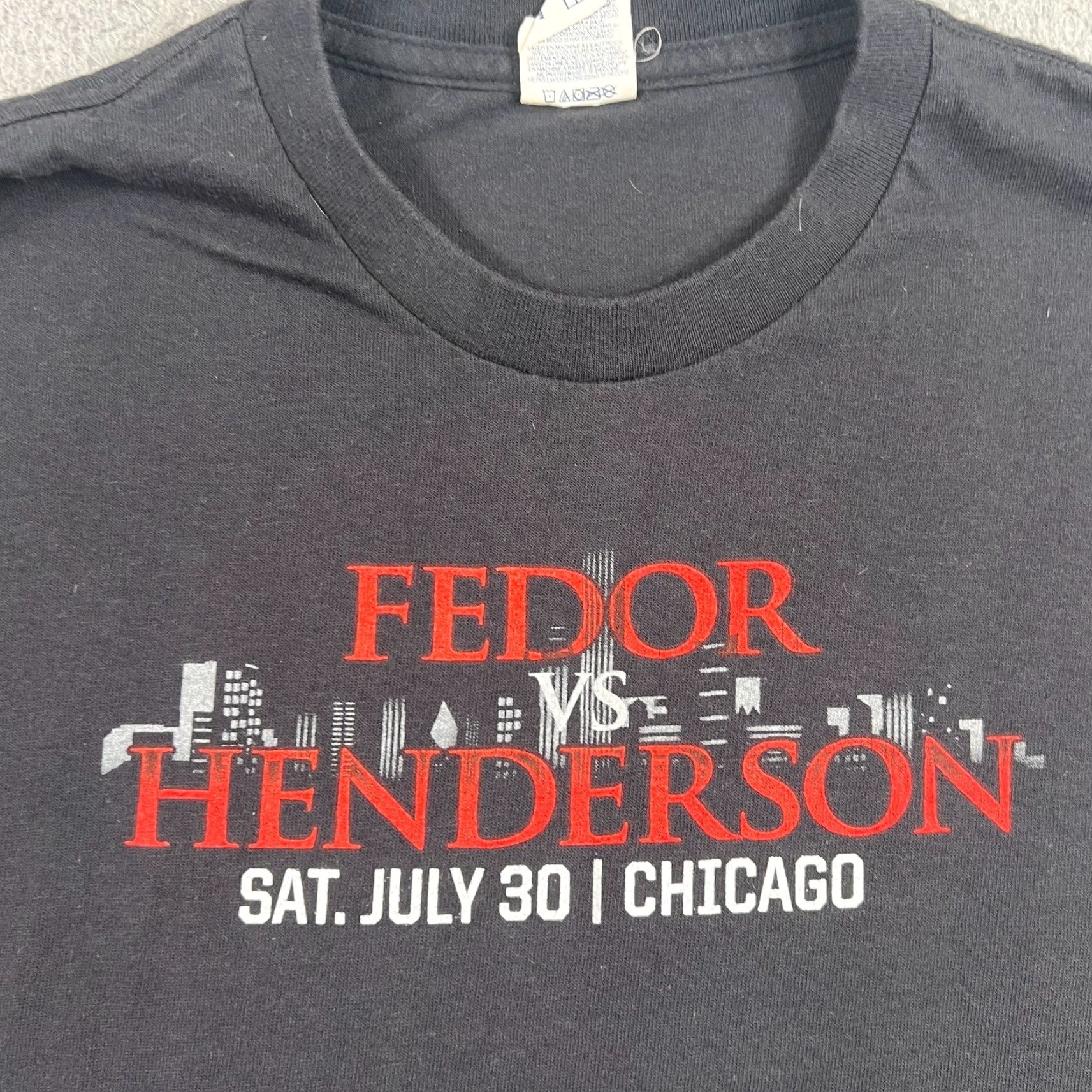 Henderson VINTAGE Strikeforce Fedor Emelianenko vs Henderson T-Shirt Mens Medium Gray Graphic Print Crew Neck Short Sleeve Size US M / EU 48-50 / 2 - 3 Thumbnail