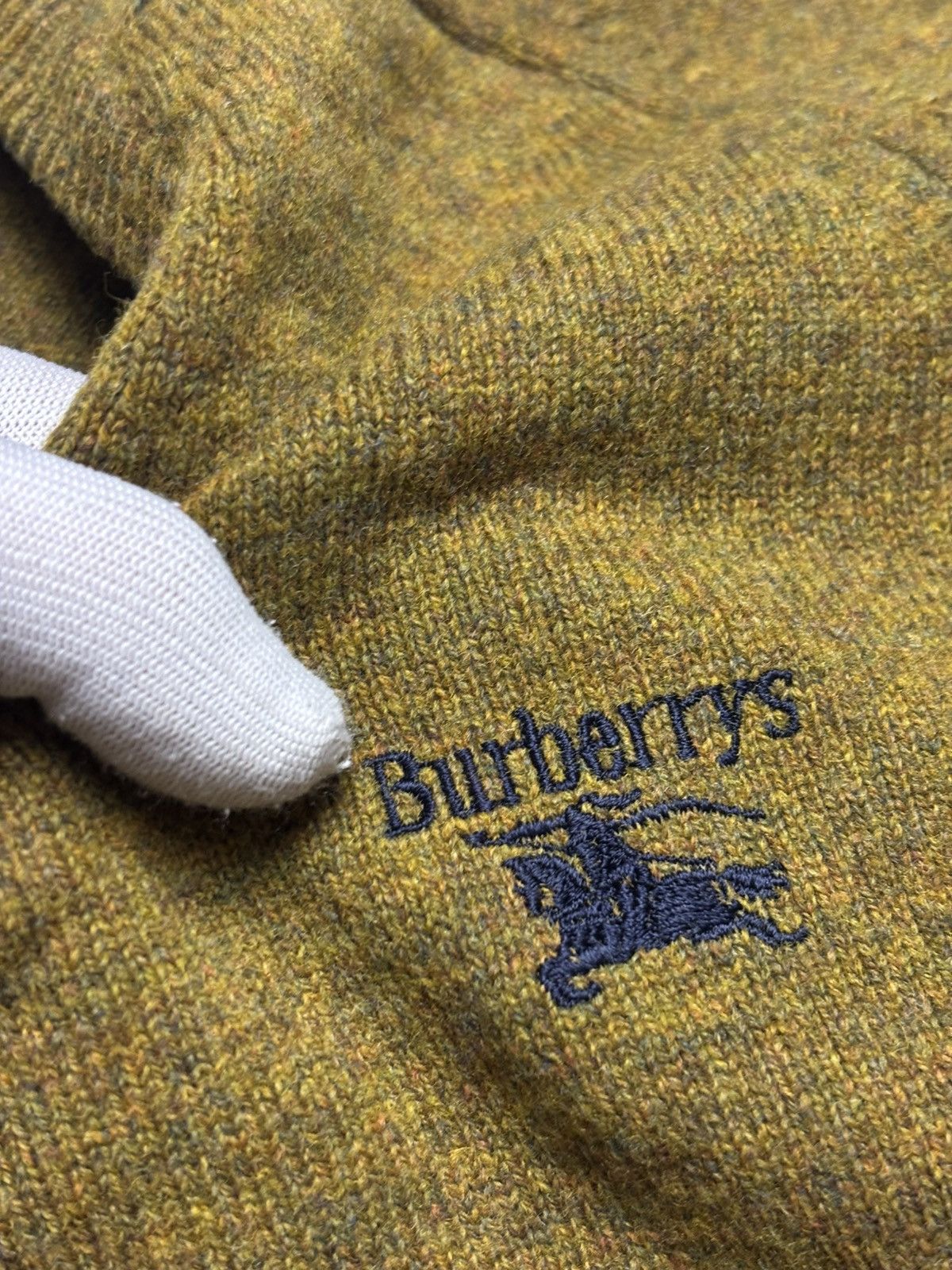 Burberry Burberrys vibtage v-neck sweater 90’s old money style Size US M / EU 48-50 / 2 - 8 Thumbnail