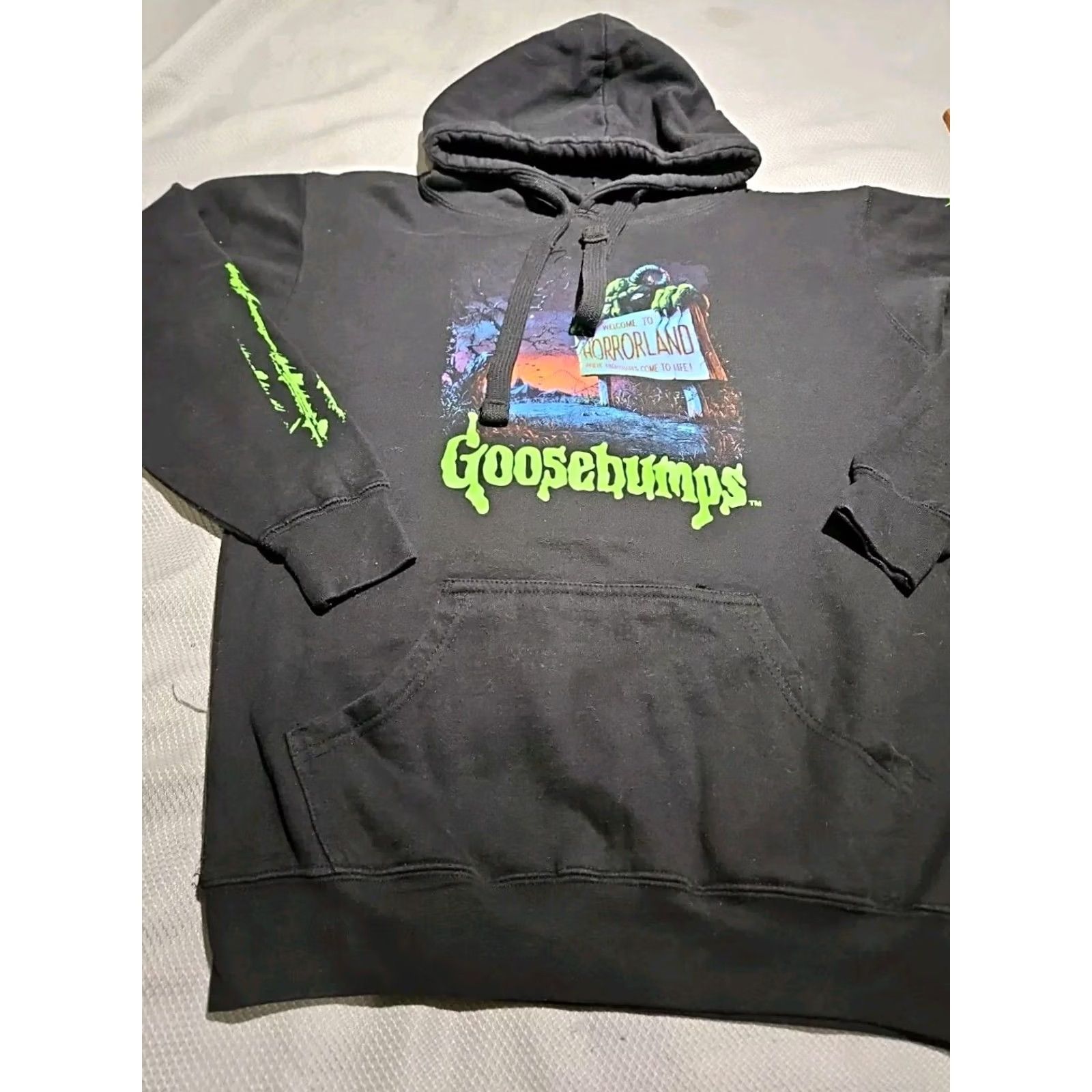 Vintage Goosebumps Hoodie Mens Medium Back Pullover Sweater Welcome To Horrorland Graphic Print Hooded Pockets Logo 90s Halloween Horror Mens Size US M / EU 48-50 / 2 - 3 Thumbnail