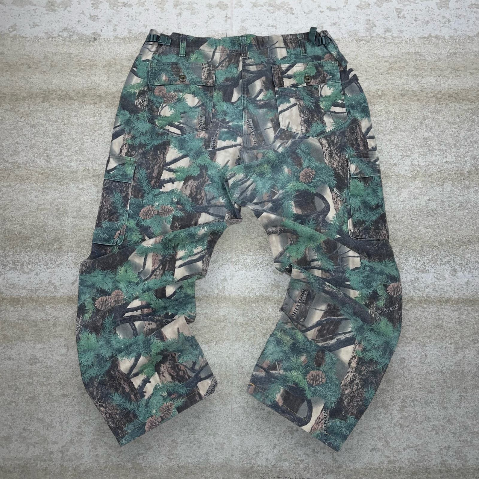 image of Cabelas Hunting Camo Tactical Pants Baggy Cargos 90's in Green, Men's (Size 40)