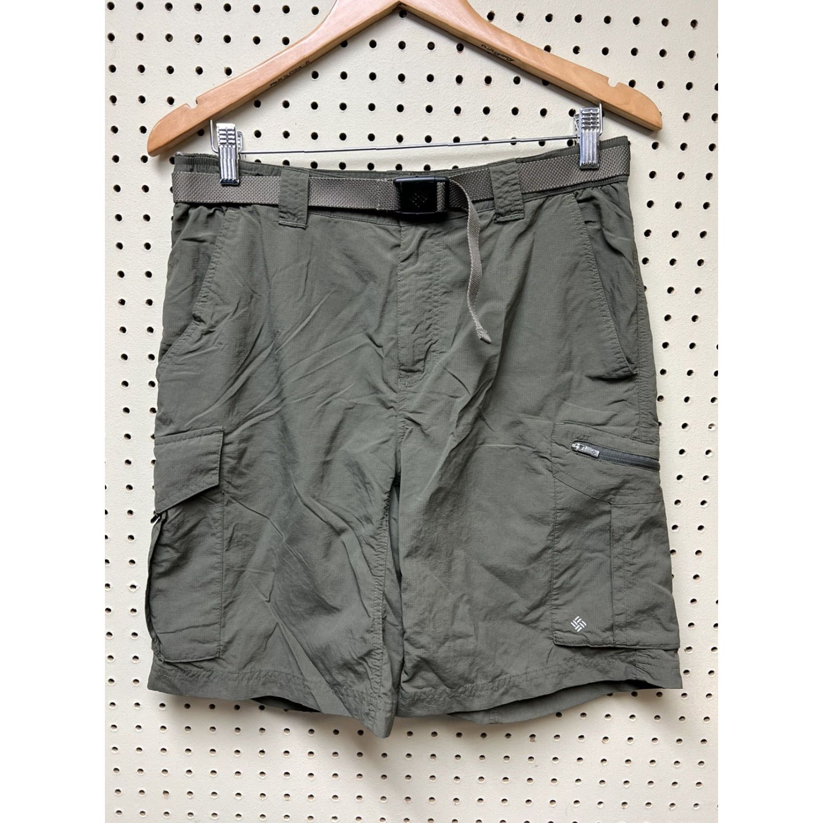 Olive **Columbia Mens Olive Green Cargo Shorts 32x9 Nylon Hiking Travel** User: Columbia Mens Olive Green Cargo Shorts 32x9 Nylon Hiking Travel Size US 32 / EU 48 - 2 Thumbnail