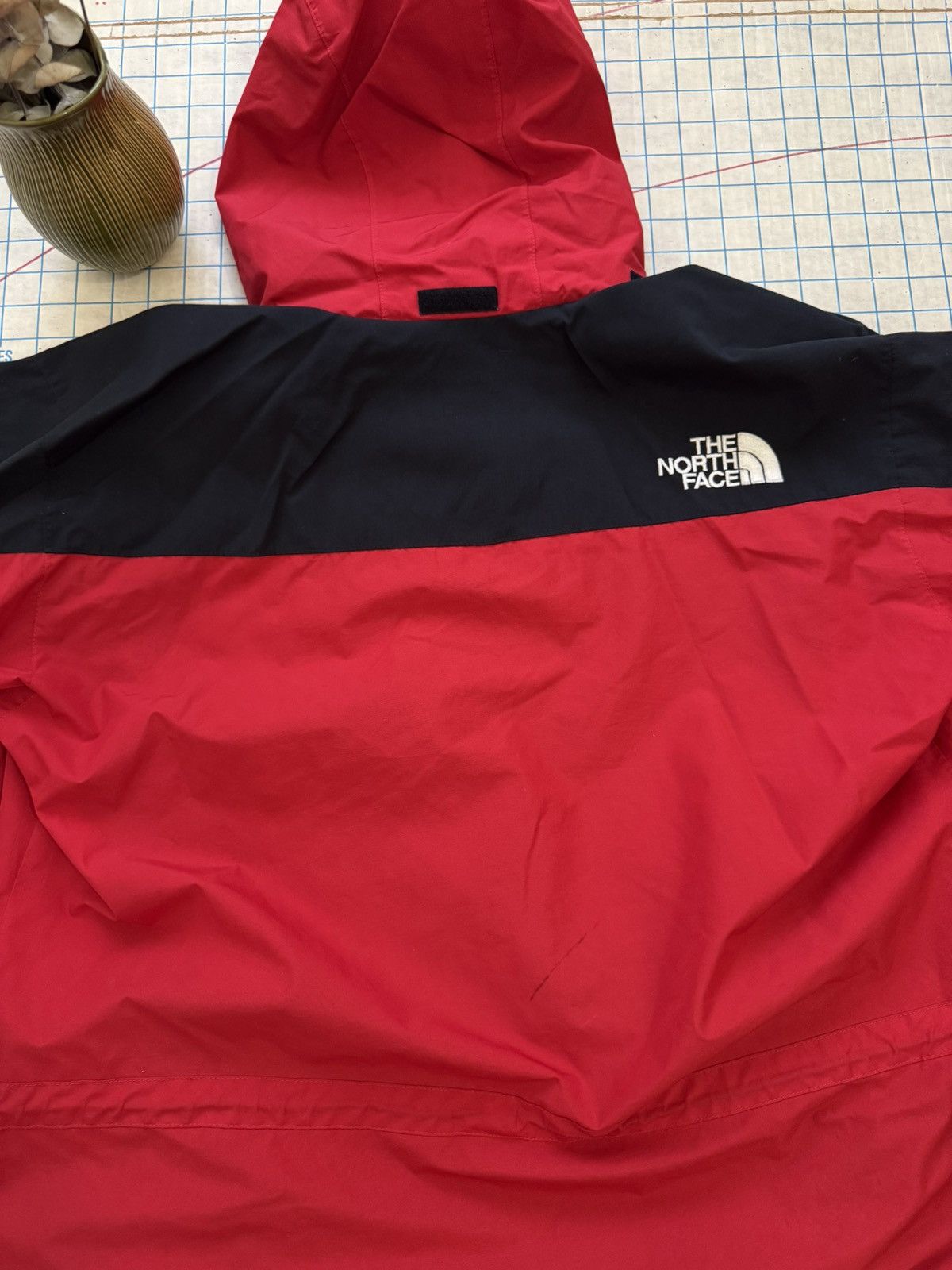 The North Face Vintage The North Face Hydroseal Jacket Black and Red Size L Size US L / EU 52-54 / 3 - 19 Thumbnail