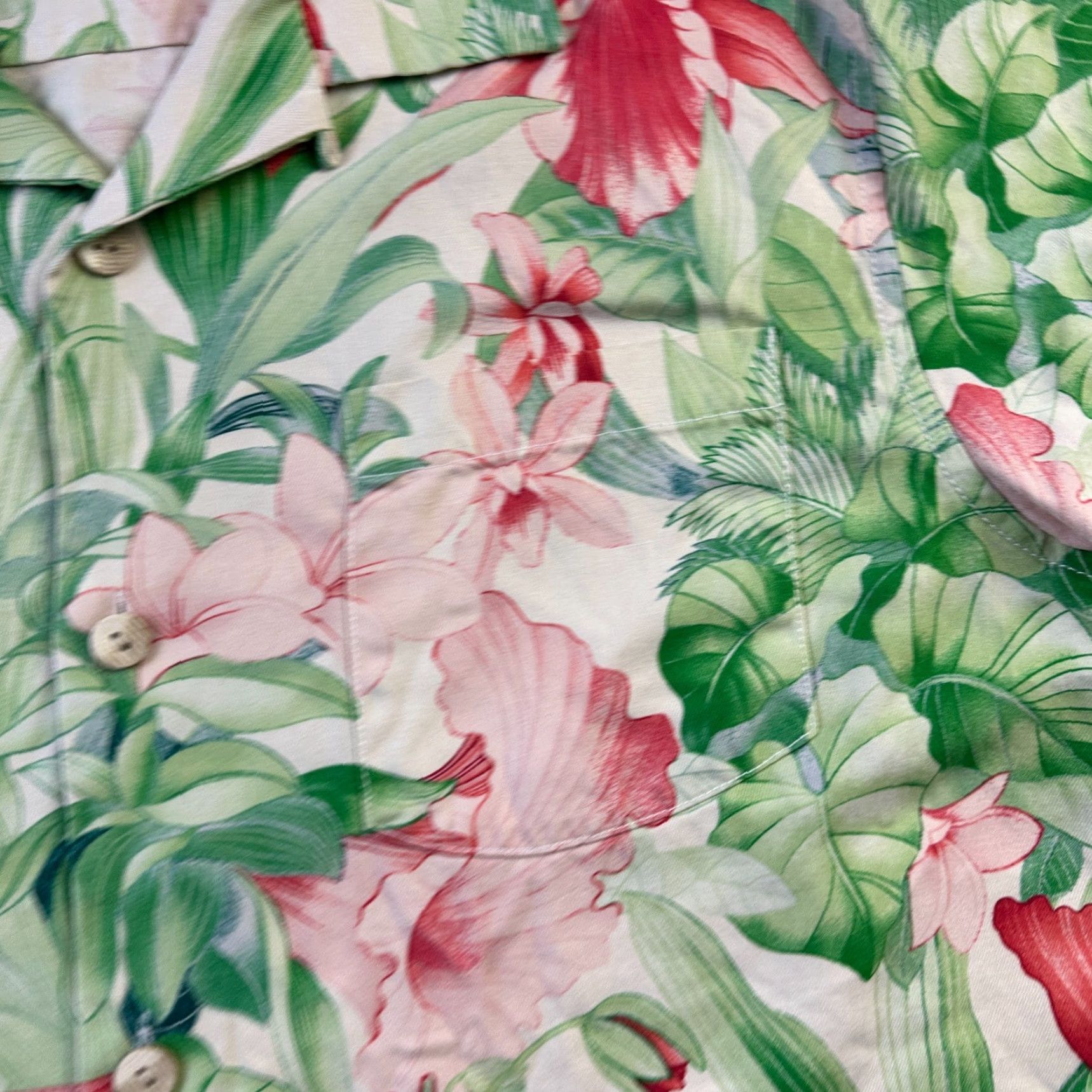 Tommy Bahama Tommy Bahama Shirt Mens Medium Green Hibiscus Silk Button-Up Short Sleeve Collared Floral Pattern Vintage: No Size US M / EU 48-50 / 2 - 4 Thumbnail
