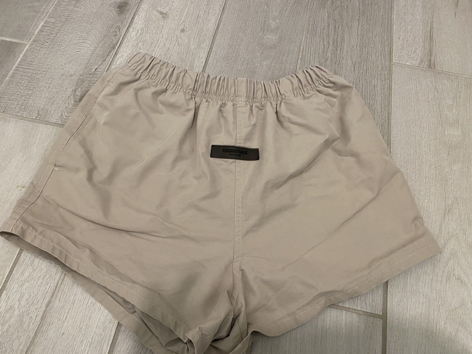 Fear of God Fear of God x Essentials Desert Taupe Logo Dock Shorts Size US 28 / EU 44 - 1 Thumbnail