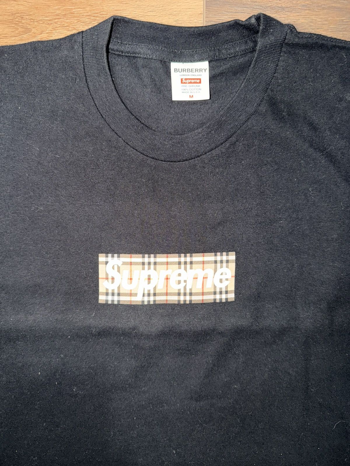 Burberry × Supreme Supreme Burberry Box Logo Tee Black Size M Size US M / EU 48-50 / 2 - 2 Thumbnail