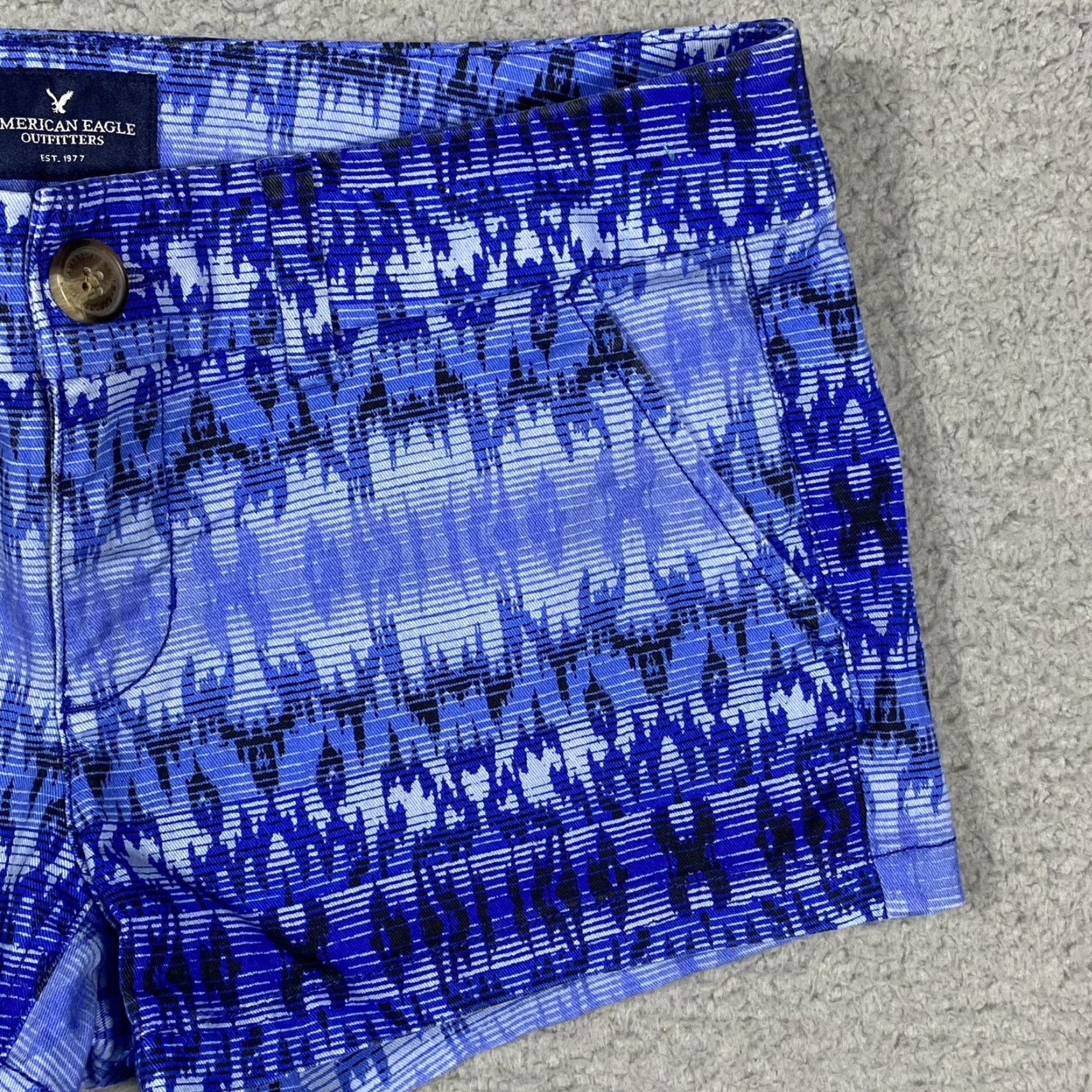 Vintage American Eagle Shorts Shortie Stretch Tribal Print Denim Size 4 Women Blue Size 27" / US 4 / IT 40 - 6 Thumbnail