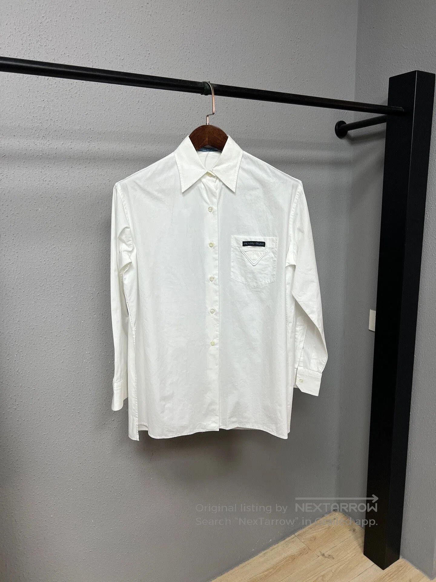 Prada prada white triangle logo long sleeve shirt. Size US M / EU 48-50 / 2 - 1 Thumbnail