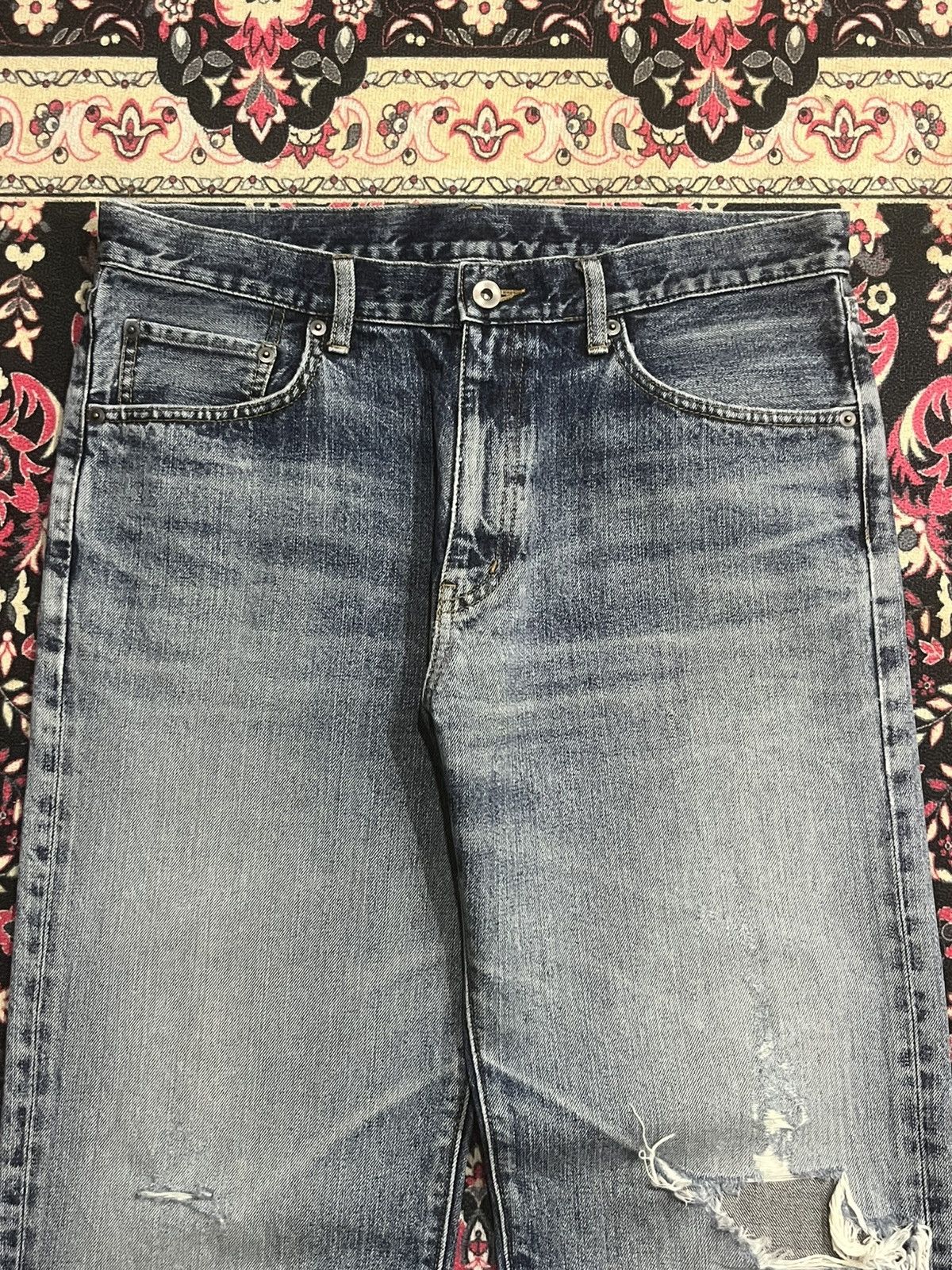 Uniqlo Vintage Uniqlo Blue Washed Distress Frayed Leg Straight Jean Size US 32 / EU 48 - 4 Thumbnail