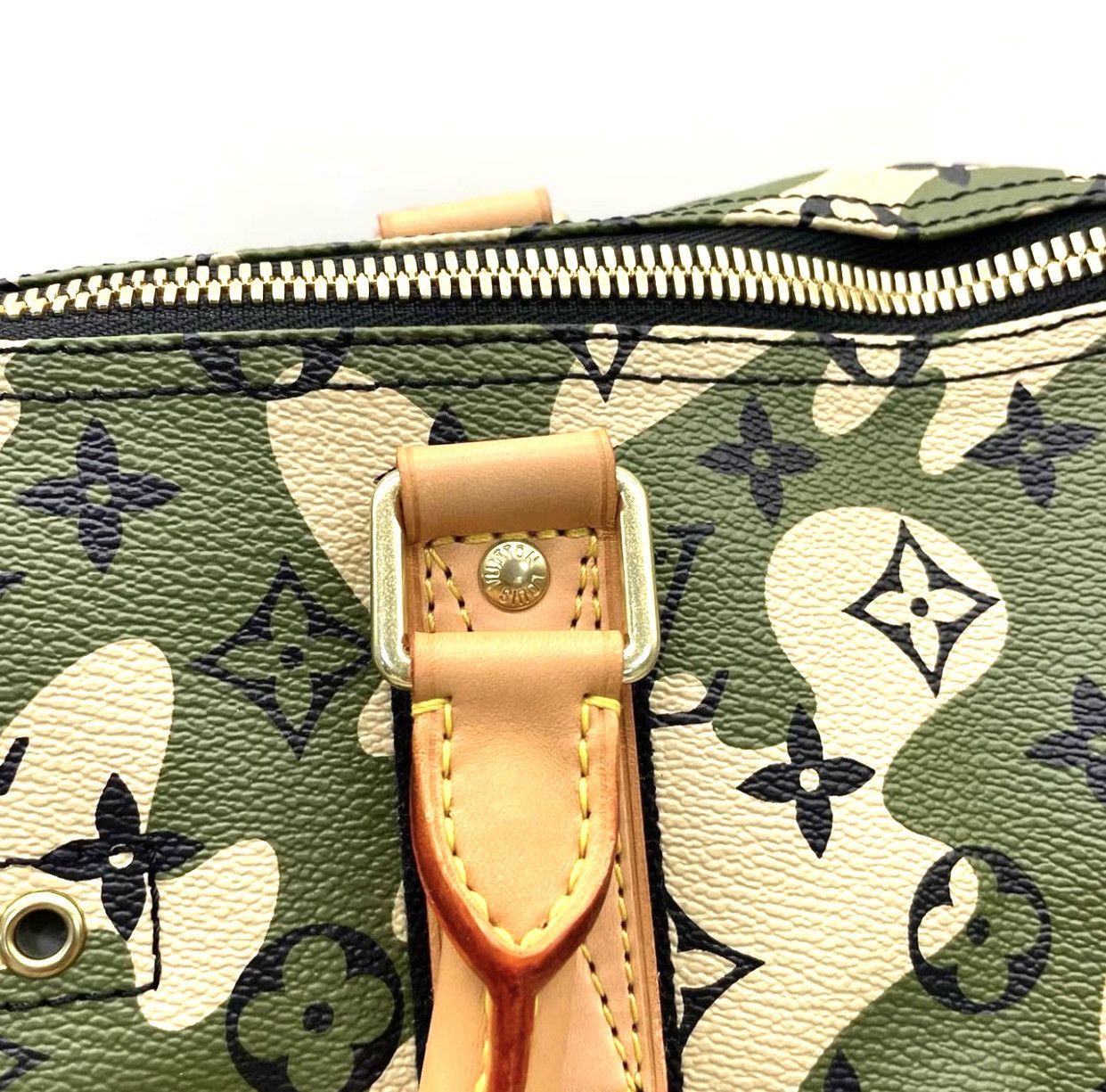 Louis Vuitton × Takashi Murakami Louis Vuitton X Takashi Keepall 55 Camouflage Monogram Size ONE SIZE - 8 Thumbnail