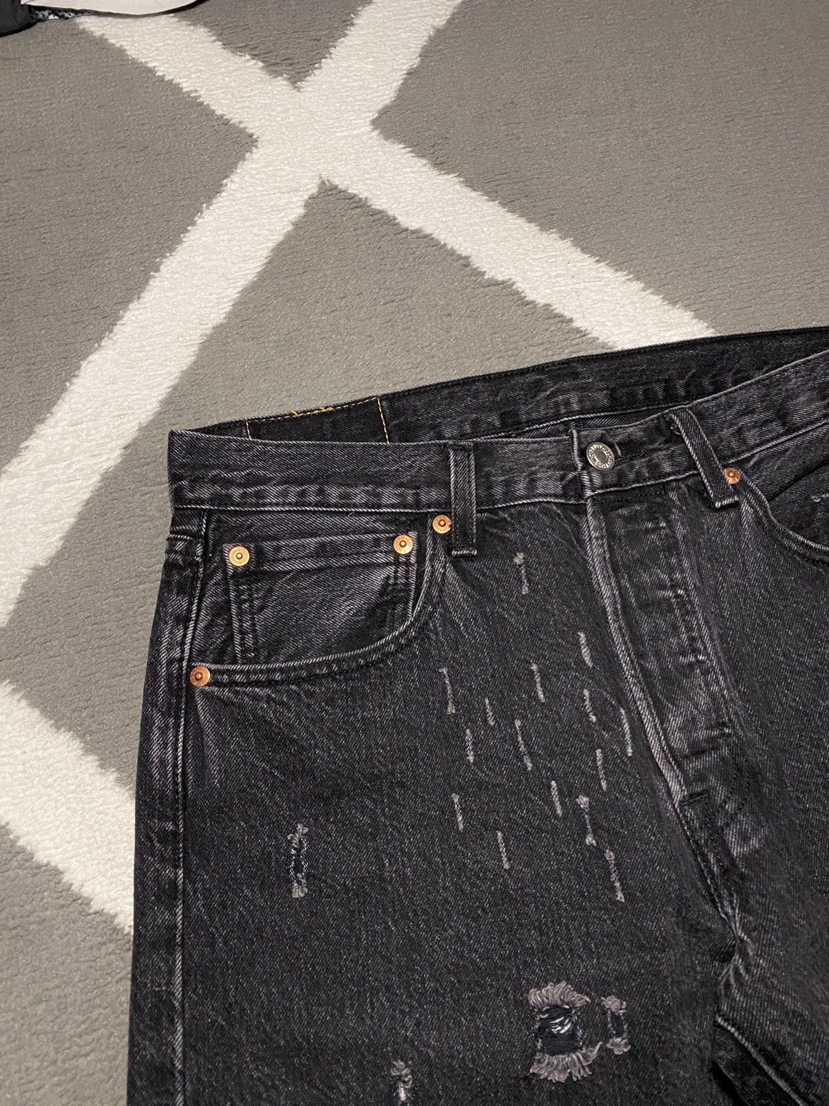 Levi's × Vintage Levi’s 501 Original Fit men’s Straight Fit Denim Jeans Size US 32 / EU 48 - 10 Thumbnail
