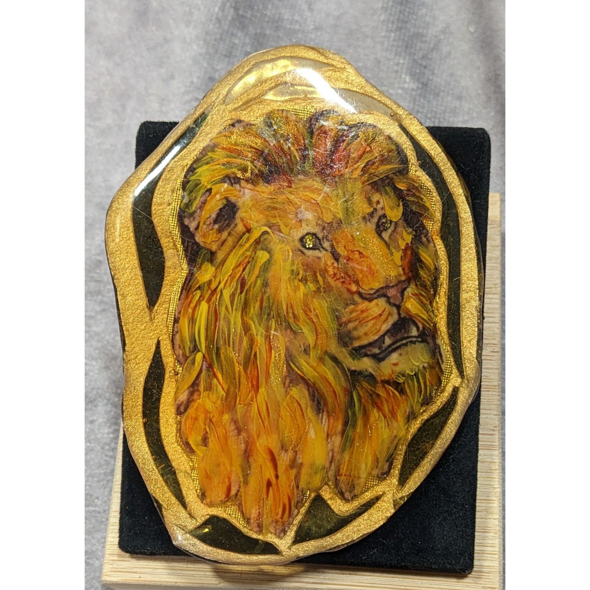 Handmade Vintage 3D Layered Hand-Painted Lion Brooch With Gold Accent Size ONE SIZE - 3 Thumbnail