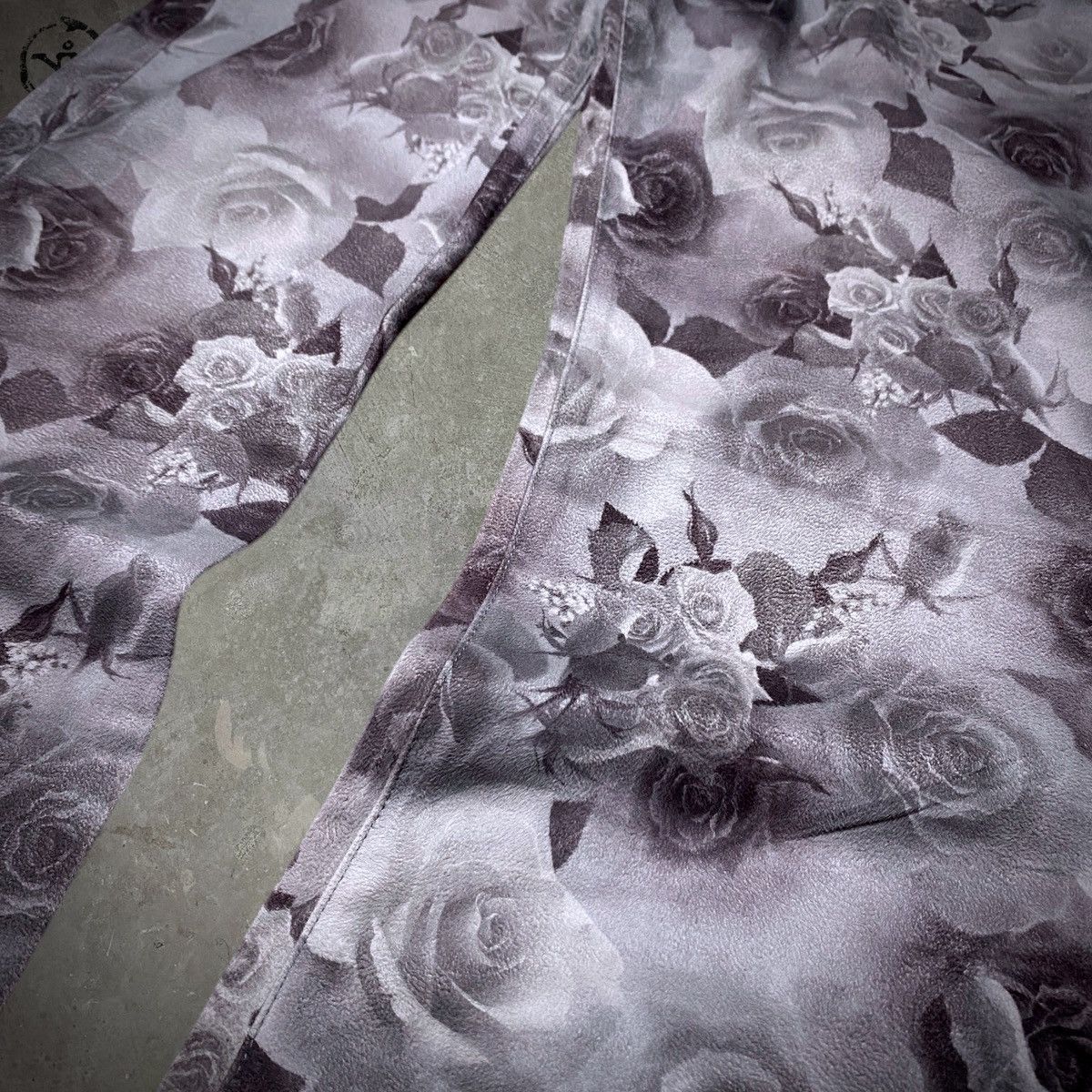 Tornado Mart Tornado Mart “Bed of Roses” Flared Pants Size US 33 - 3 Thumbnail