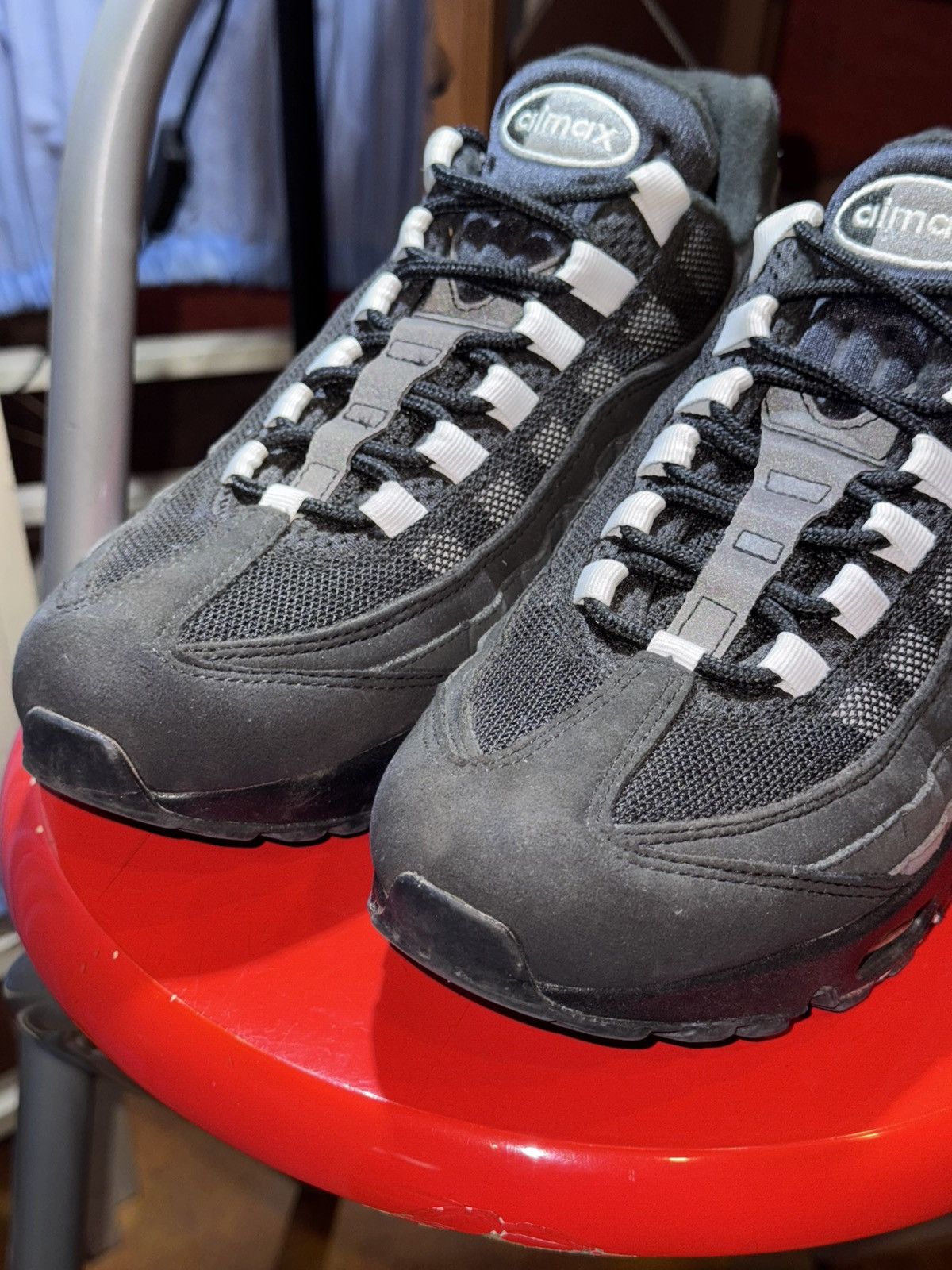 Nike Nike Air Max 95 Black Smoke Grey Shoes Size US 9 / EU 42 - 2 Thumbnail