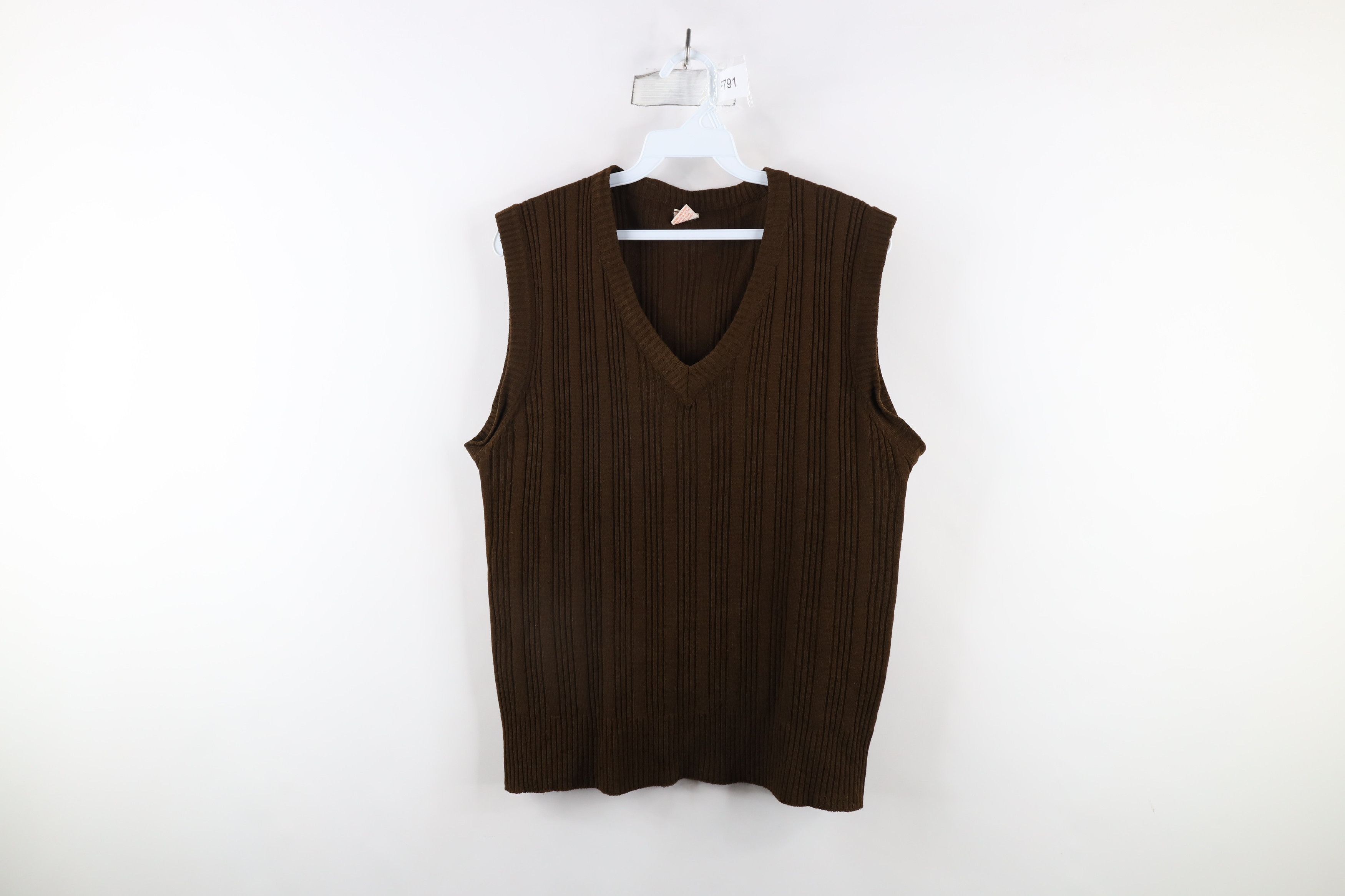 Vintage Vintage 70s Streetwear Ribbed Knit V-Neck Sweater Vest Brown Size L / US 10 / IT 46 - 1 Thumbnail