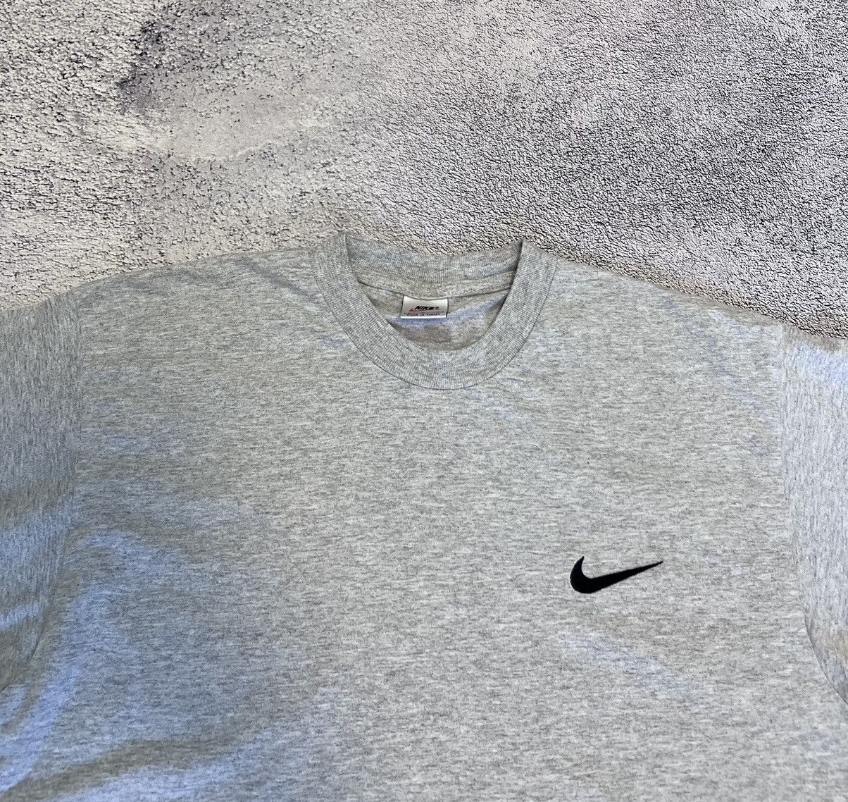 Nike Vintage Nike T-Shirt Gray M Embroidered Black Swoosh Logo Size US M / EU 48-50 / 2 - 3 Thumbnail