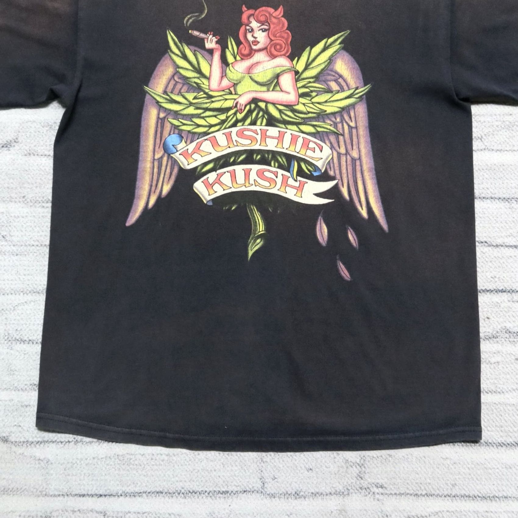 Gildan VINTAGE Kushie Kush Nutrients Shirt Band Tour Tee L Faded Black Mens M Size US L / EU 52-54 / 3 - 3 Thumbnail