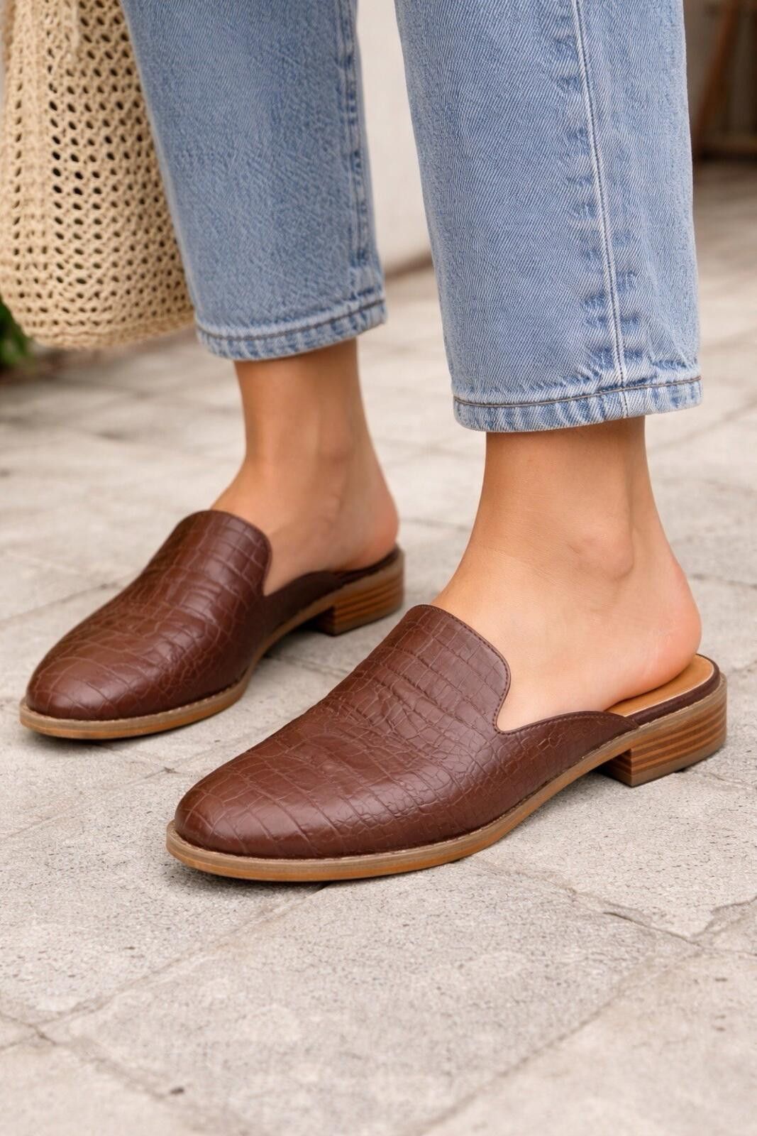 Other Crown Vintage Lacerate Croc Embossed Mules Slip On Sz 9.5M Size US 9.5 / IT 39.5 - 2 Thumbnail