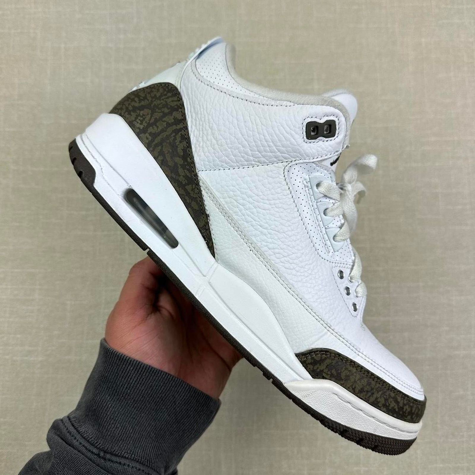 Jordan Brand 2018 Jordan 3 "Mocha" Size US 11.5 / EU 44-45 - 1 Thumbnail