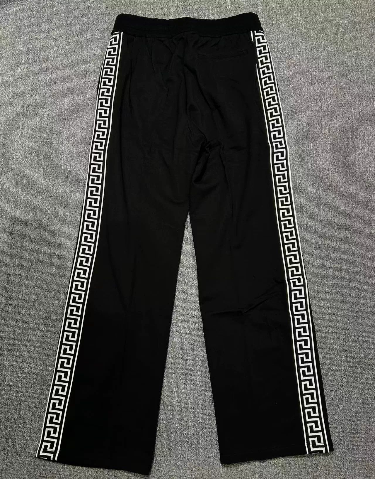 Japanese Brand Versace Sports Pants Size US 28 / EU 44 - 1 Thumbnail