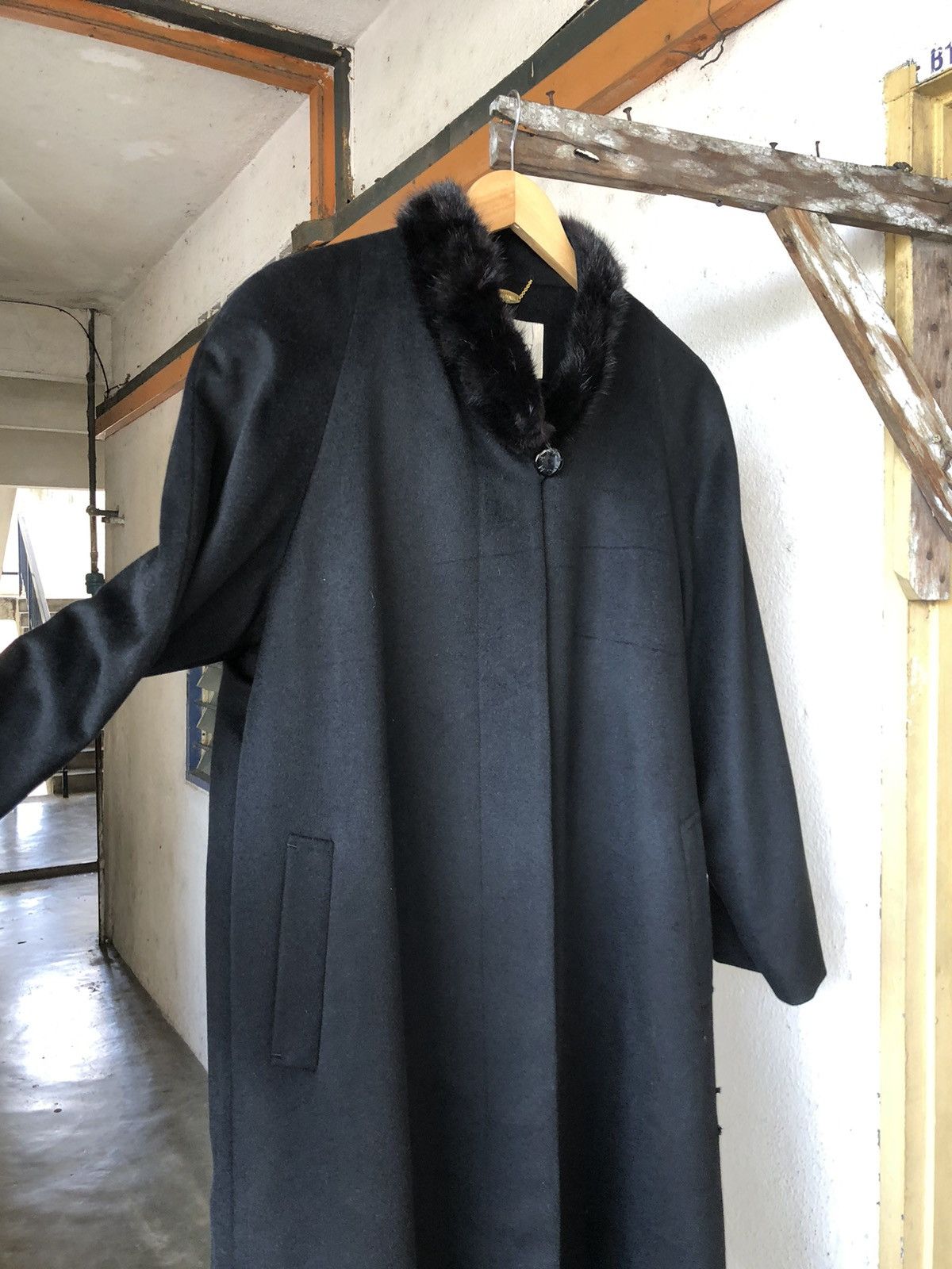 Balmain Authentic Balmain Paris Cashmere Distressed Long Coat Size L / US 10 / IT 46 - 11 Thumbnail