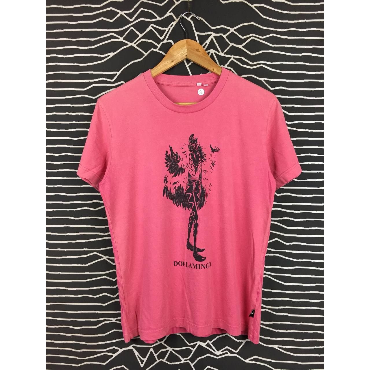 Anime × Japanese Brand × Uniqlo Uniqlo X One Piece Donquixote Doflamingo Anime Manga Tee Size US M / EU 48-50 / 2 - 1 Thumbnail