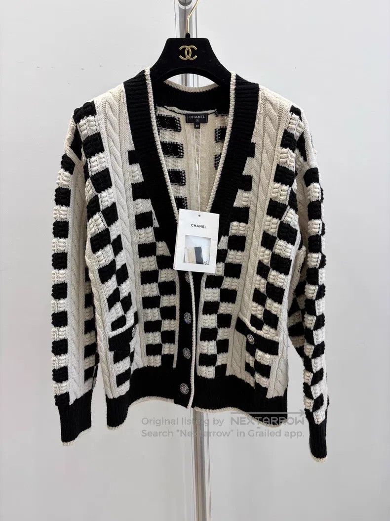 Chanel Chanel Black and white checkerboard cashmere cardigan coat Size XS / US 0-2 / IT 36-38 - 1 Thumbnail
