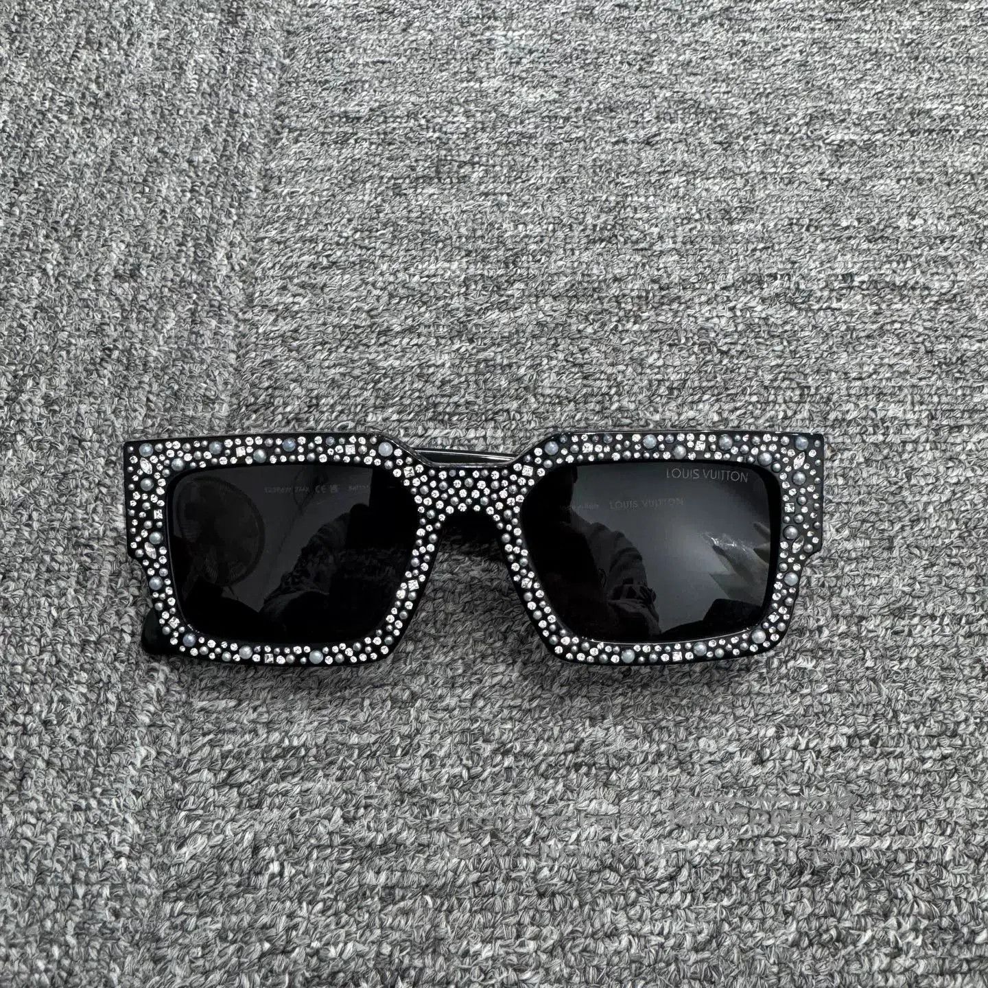 Louis Vuitton Louis Vuitton Pearl Sunglasses. Size ONE SIZE - 2 Thumbnail