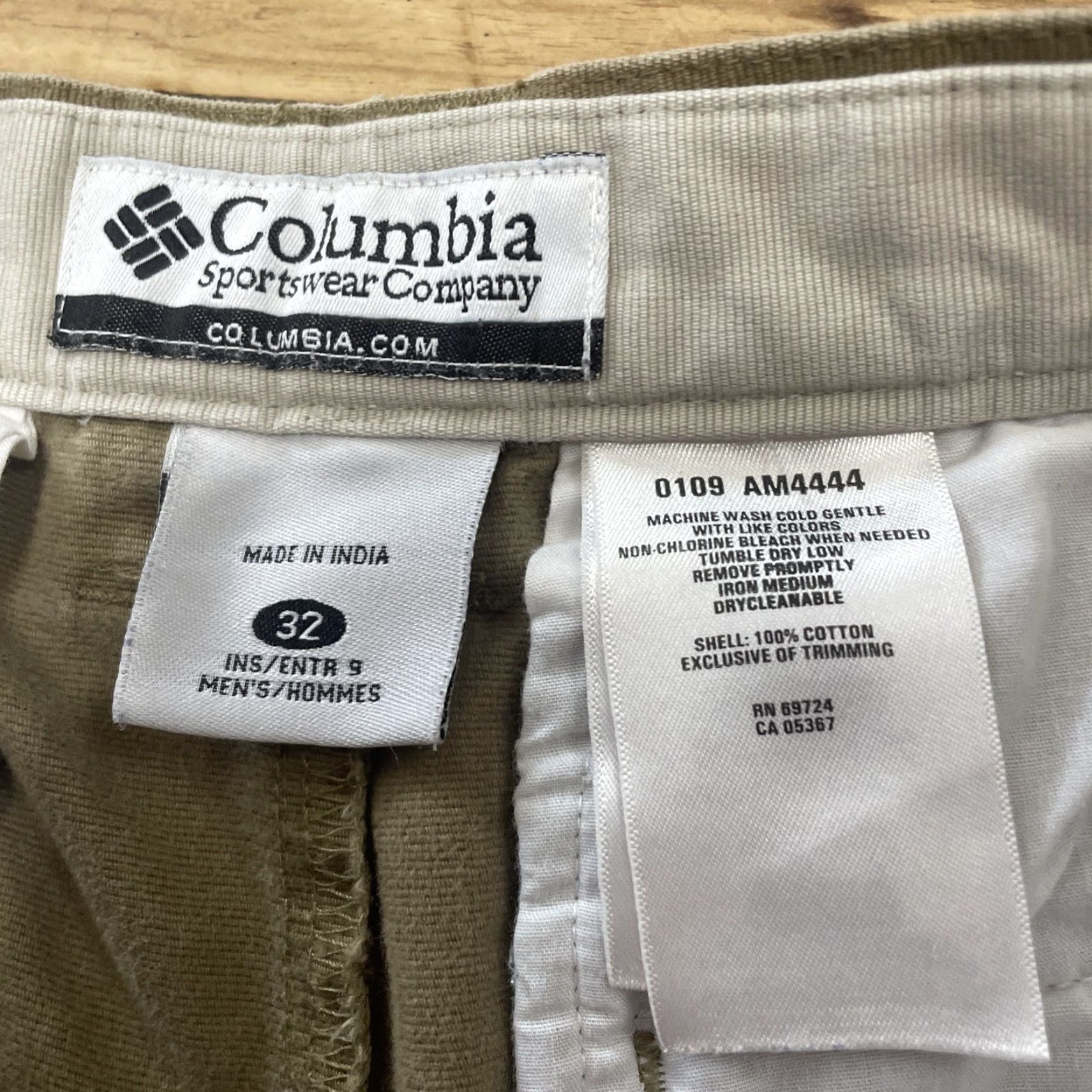 Vintage Columbia Shorts Men 32 Brown Khaki Cargo Hiking Shorts Zip Pocket Thick Twill - Casual Travel Size US 32 / EU 48 - 4 Thumbnail