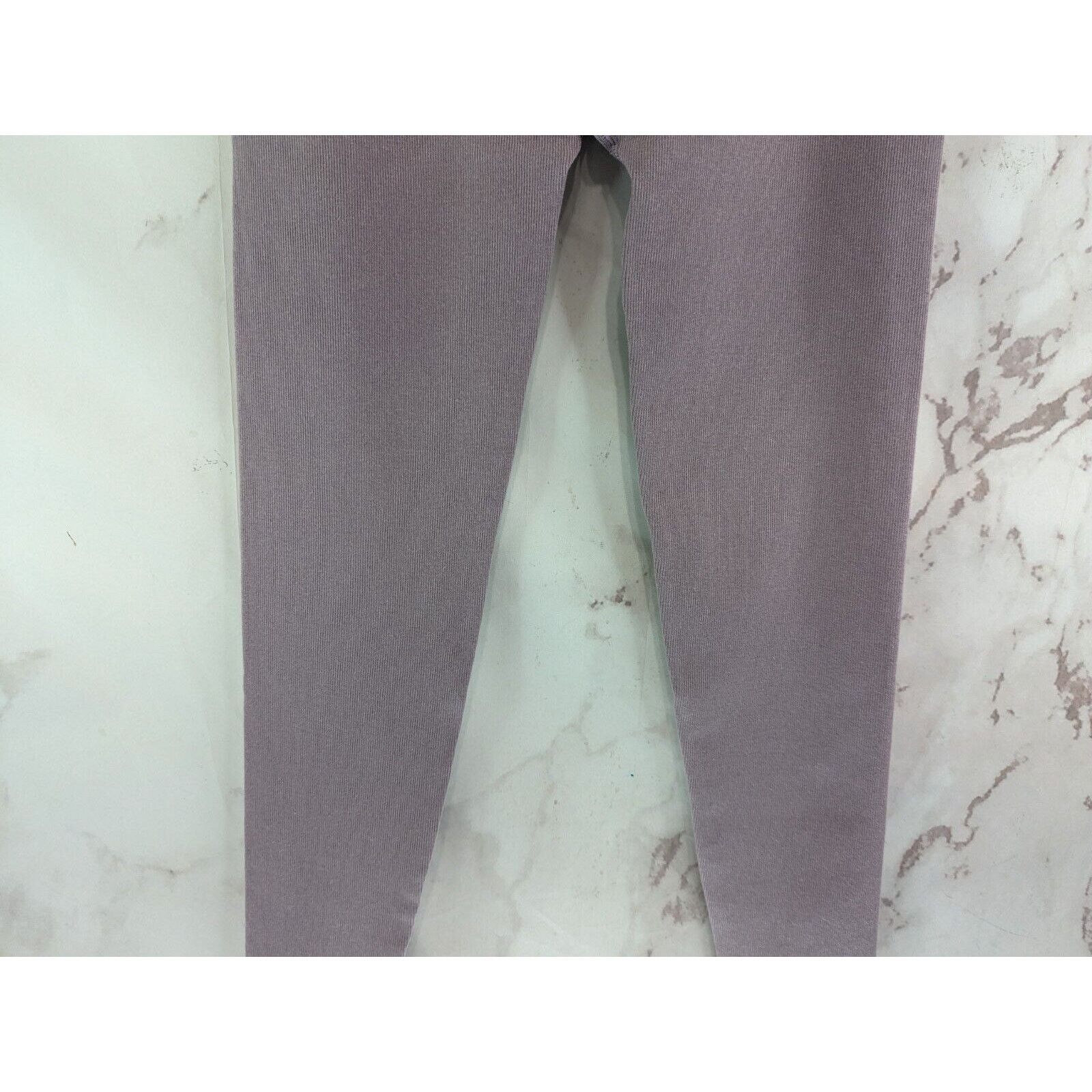 Everlane Everlane Leggings M L Purple Seamless Rib Full High Rise Size 30" / US 8 / IT 44 - 8 Thumbnail