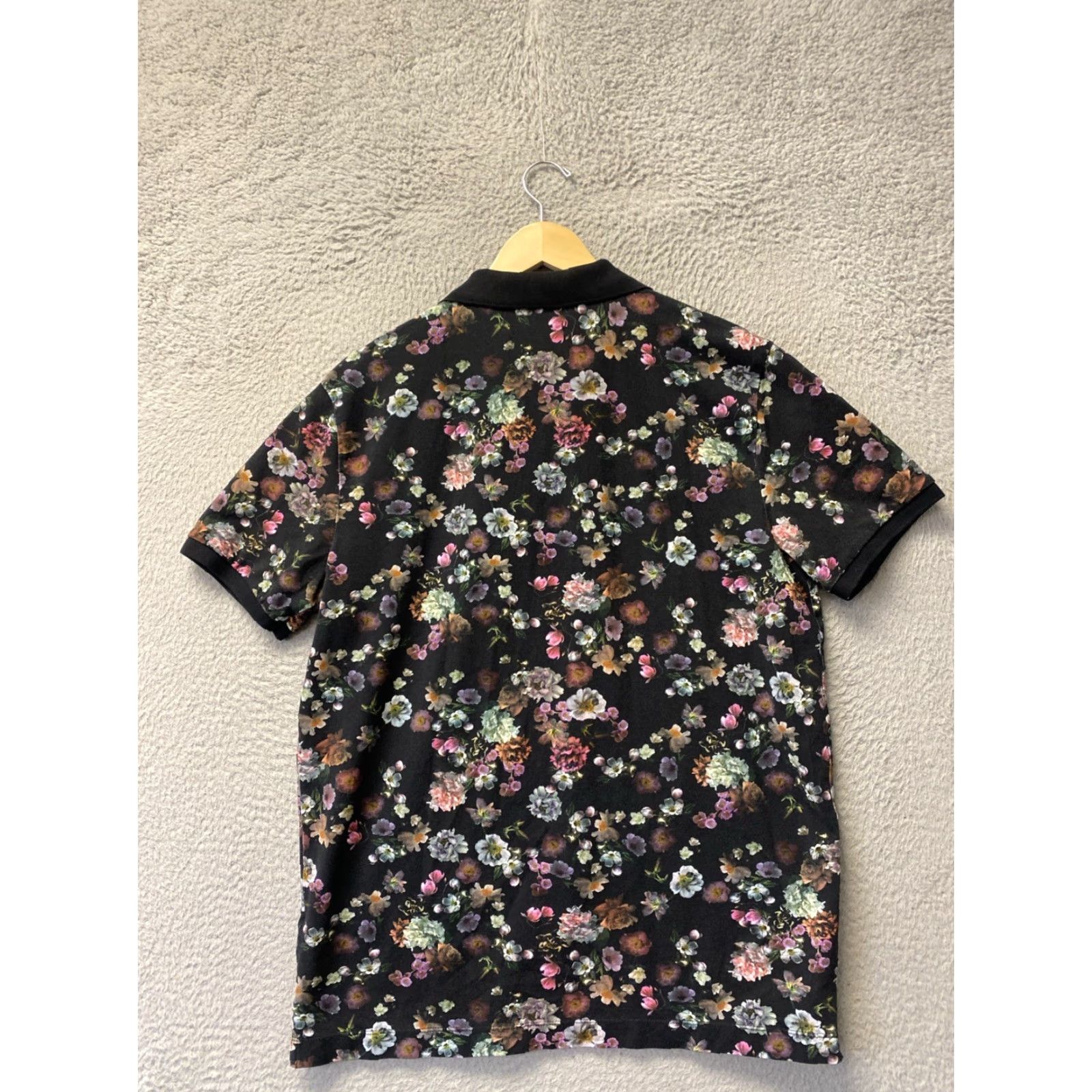 Banana Republic VINTAGE? No. Banana Republic Men Polo Shirt Short Sleeve Pique Flower Black Large Casual Polo Men's Large Black Flower Polo Shirt (Banana Republic) Size US L / EU 52-54 / 3 - 5 Thumbnail
