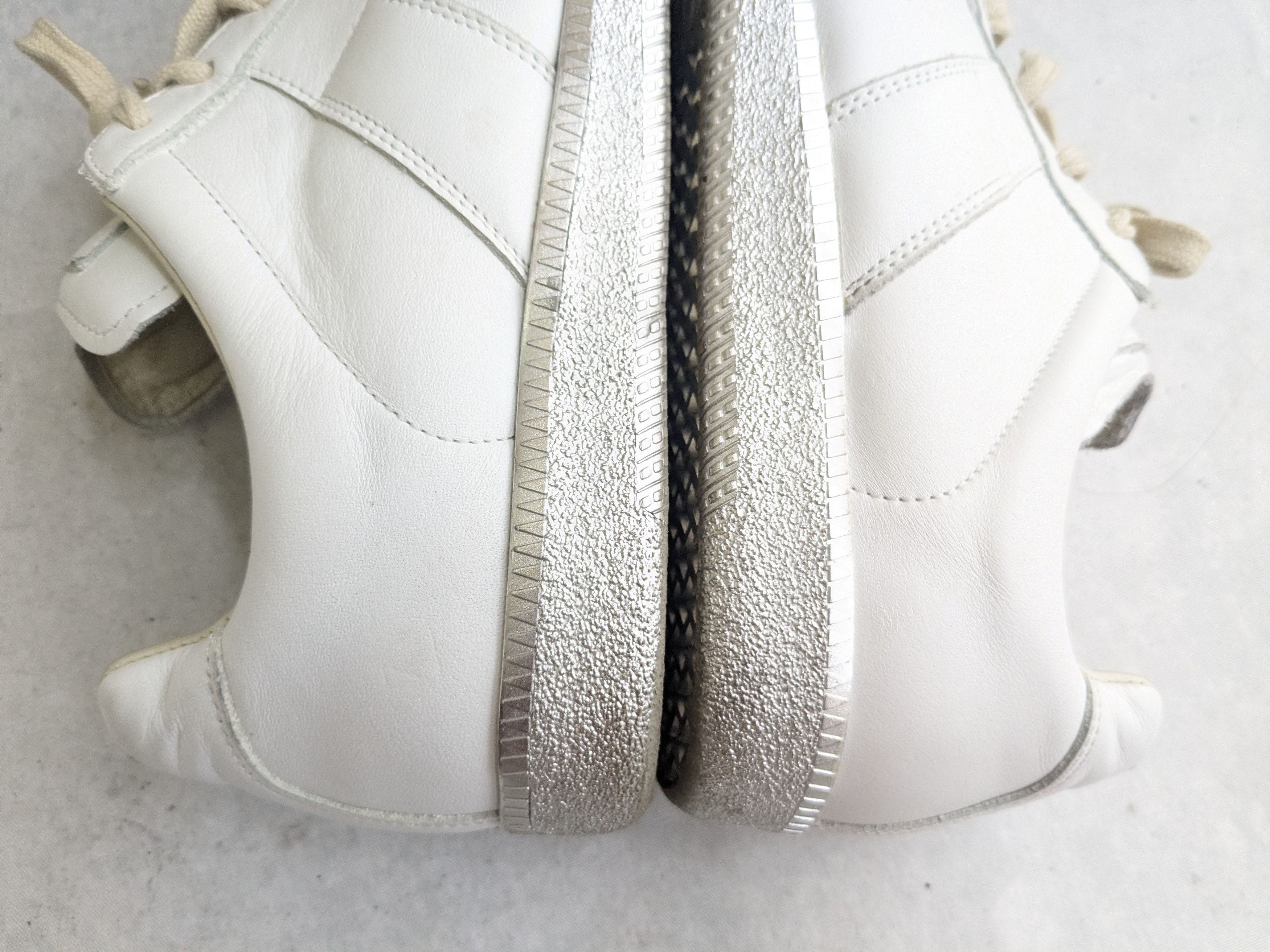 Maison Margiela Maison Margiela Gat Replica White Silver 9 42 Low Tops Size US 9 / EU 42 - 12 Thumbnail