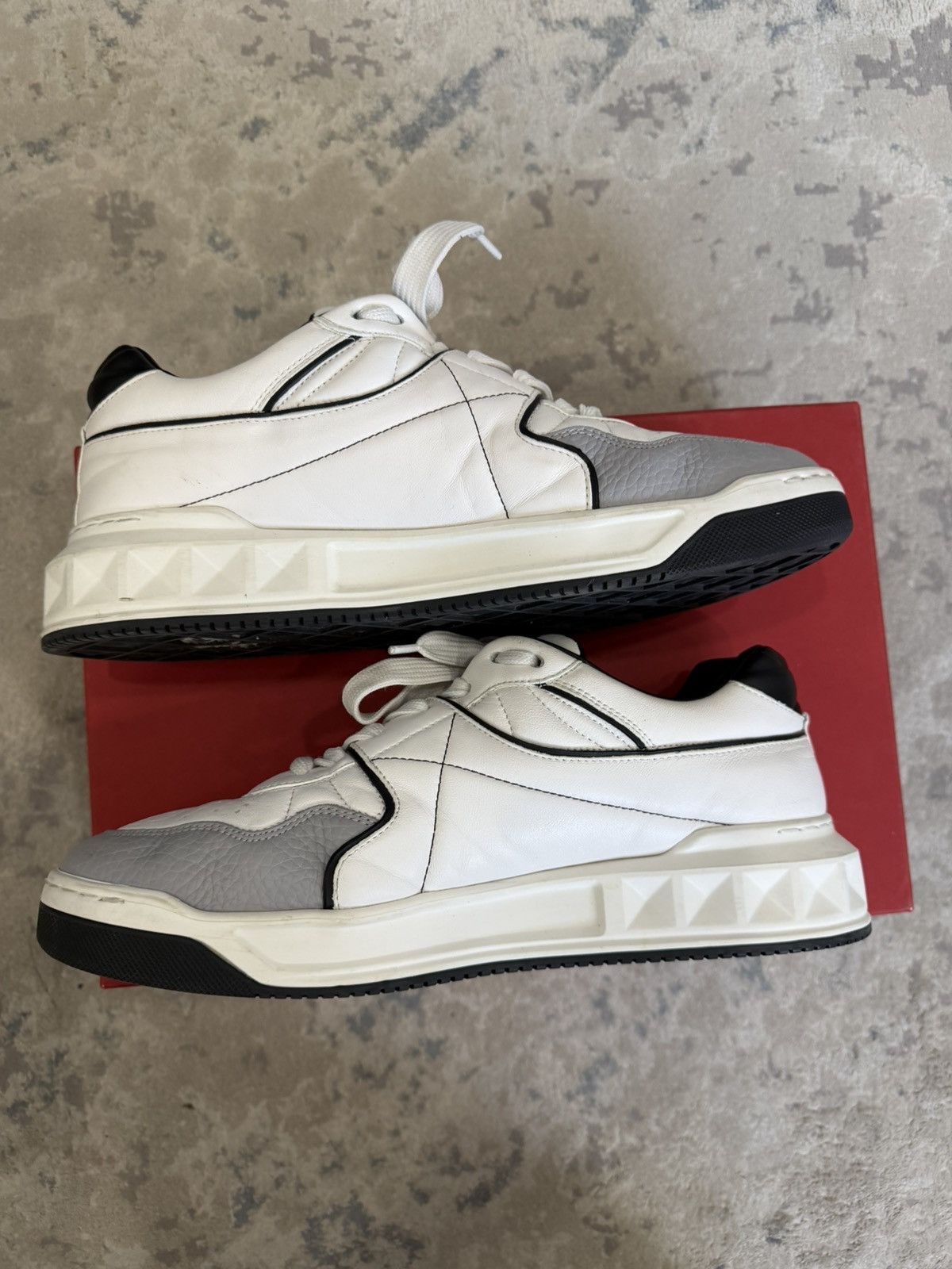 Valentino Valentino One Stud Sneaker size 42 Size US 9 / EU 42 - 4 Thumbnail