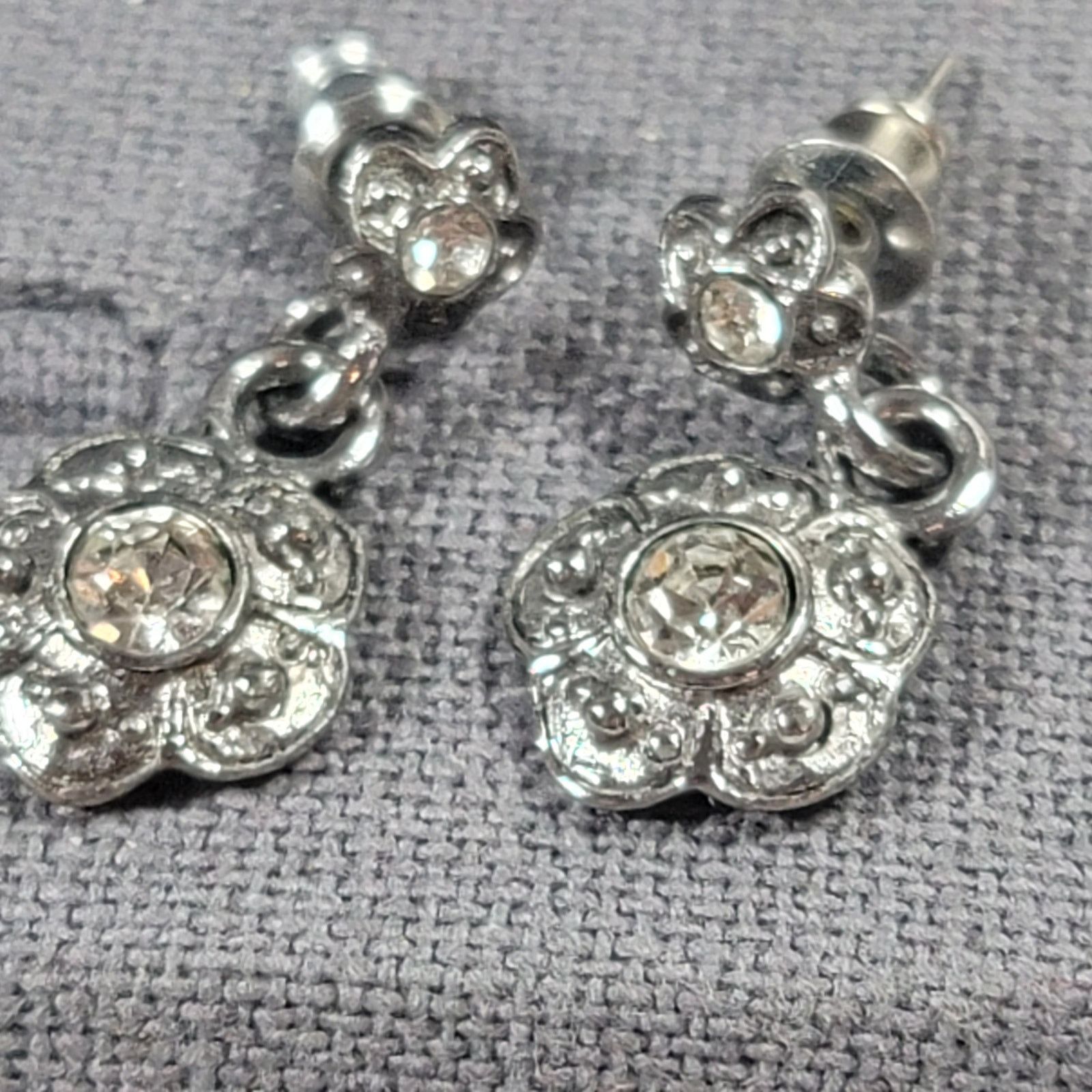 Other Silver Flower Shaped Dangle Earrings Studs Size ONE SIZE - 1 Thumbnail