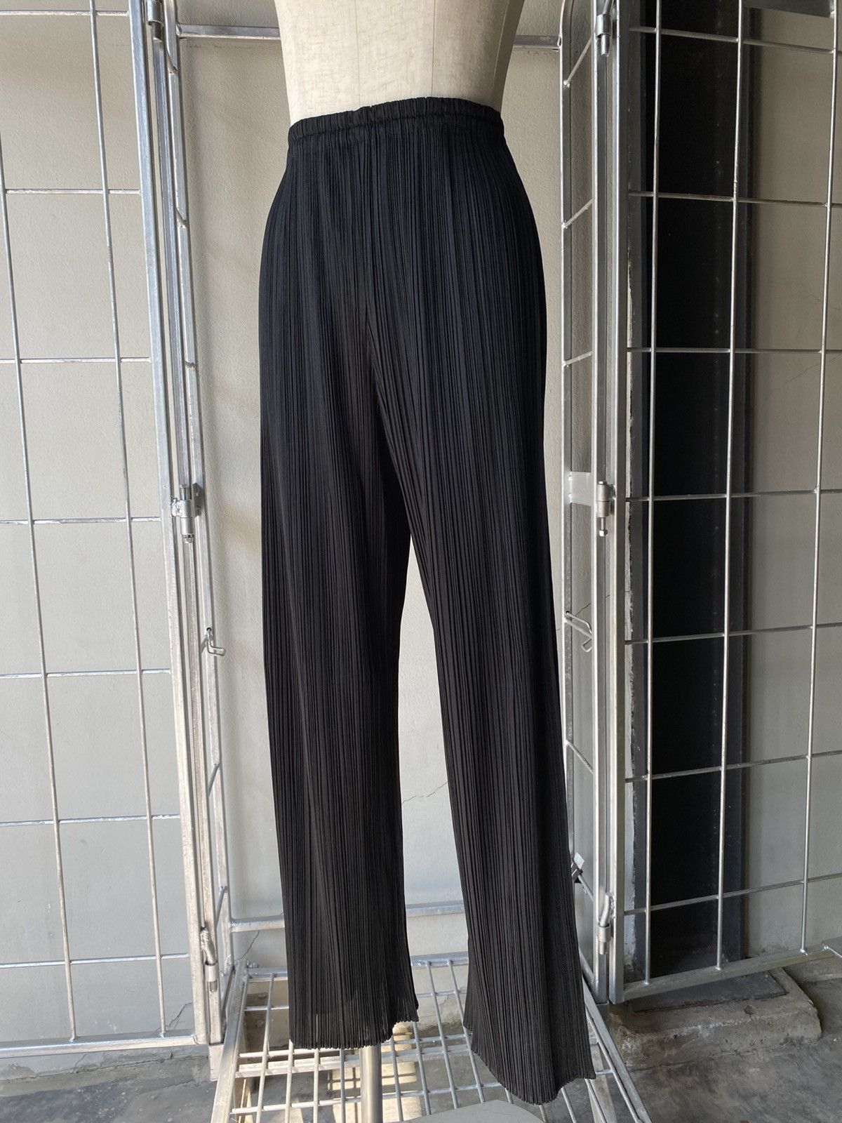 Pleats Please Issey Miyake Pleats Please Black Pleated Pants. Size 26" / US 2 / IT 38 - 14 Thumbnail