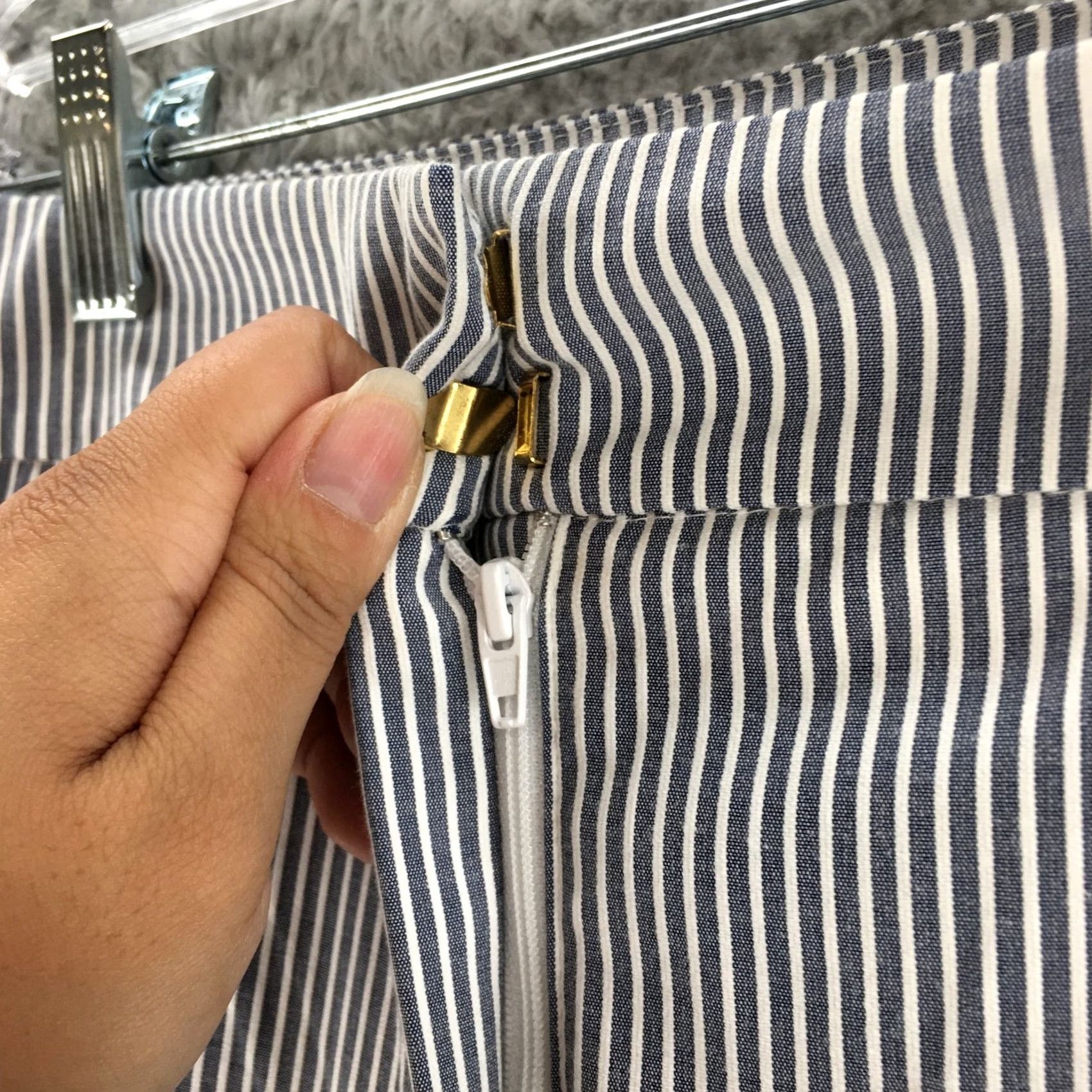 Kasper Kasper Ankle Pants Womens 24W Blue White Stripes Chambray Mid Rise Straight NWT Size 42" / US 20 - 4 Thumbnail